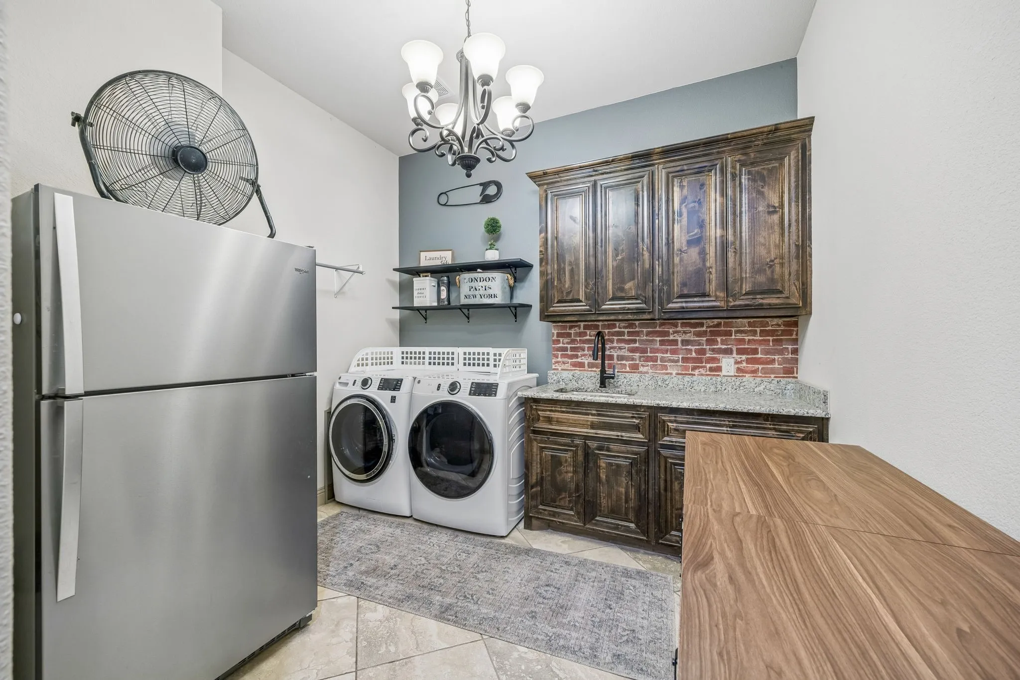 Single Family Residence For Sale in Grayson County , 1513 Bearpath Way, Gunter, Texas 75058, 4 Bedroom, 4 Bathroom, 3 Garage spaces, 3,888 Sqft, built in 2015, mls#21224060, Real Estate Agent in Gunter, Homes For Sale in Grayson county, Homes For Sale in Gunter, Realtor in Gunter Texas, Real Estate Brokerage Independent Realty Texas, Luminita Cordes Realtor