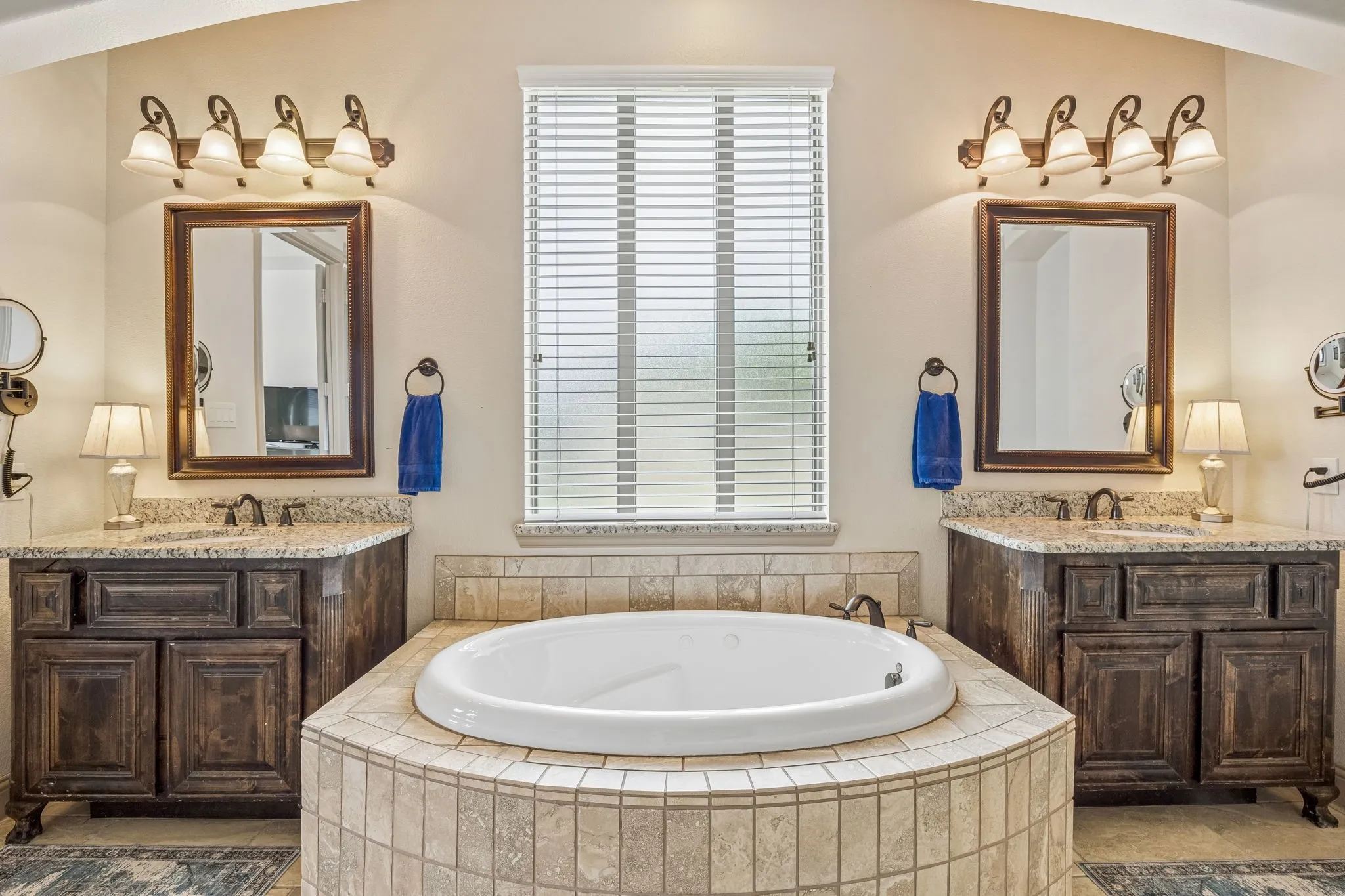 Single Family Residence For Sale in Grayson County , 1513 Bearpath Way, Gunter, Texas 75058, 4 Bedroom, 4 Bathroom, 3 Garage spaces, 3,888 Sqft, built in 2015, mls#21224060, Real Estate Agent in Gunter, Homes For Sale in Grayson county, Homes For Sale in Gunter, Realtor in Gunter Texas, Real Estate Brokerage Independent Realty Texas, Luminita Cordes Realtor