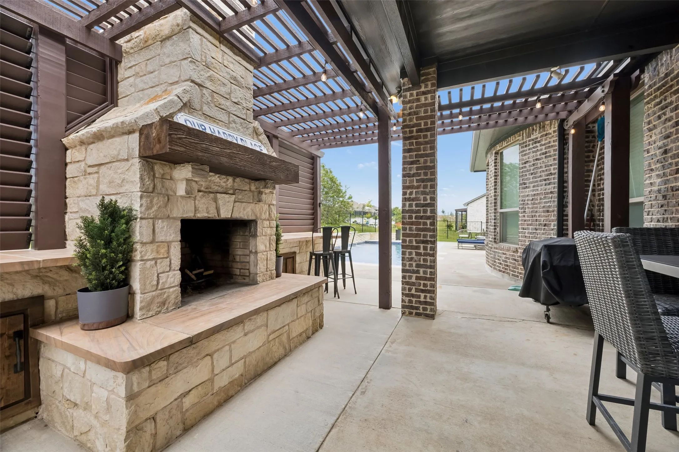 Single Family Residence For Sale in Grayson County , 1513 Bearpath Way, Gunter, Texas 75058, 4 Bedroom, 4 Bathroom, 3 Garage spaces, 3,888 Sqft, built in 2015, mls#21224060, Real Estate Agent in Gunter, Homes For Sale in Grayson county, Homes For Sale in Gunter, Realtor in Gunter Texas, Real Estate Brokerage Independent Realty Texas, Luminita Cordes Realtor