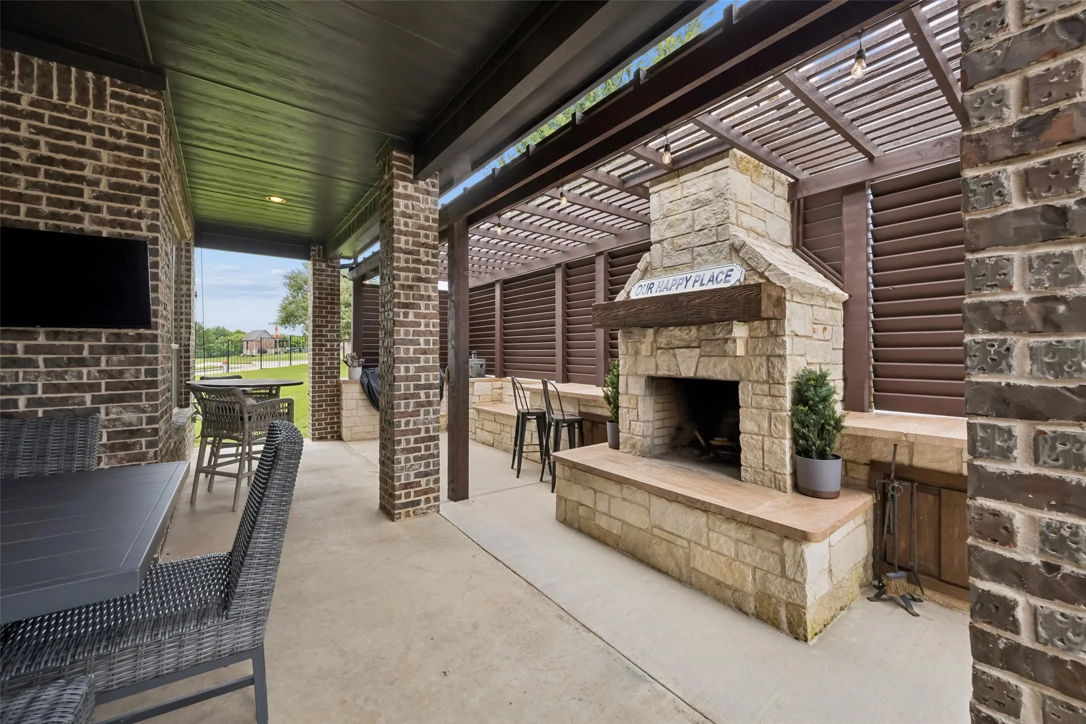Single Family Residence For Sale in Grayson County , 1513 Bearpath Way, Gunter, Texas 75058, 4 Bedroom, 4 Bathroom, 3 Garage spaces, 3,888 Sqft, built in 2015, mls#21224060, Real Estate Agent in Gunter, Homes For Sale in Grayson county, Homes For Sale in Gunter, Realtor in Gunter Texas, Real Estate Brokerage Independent Realty Texas, Luminita Cordes Realtor