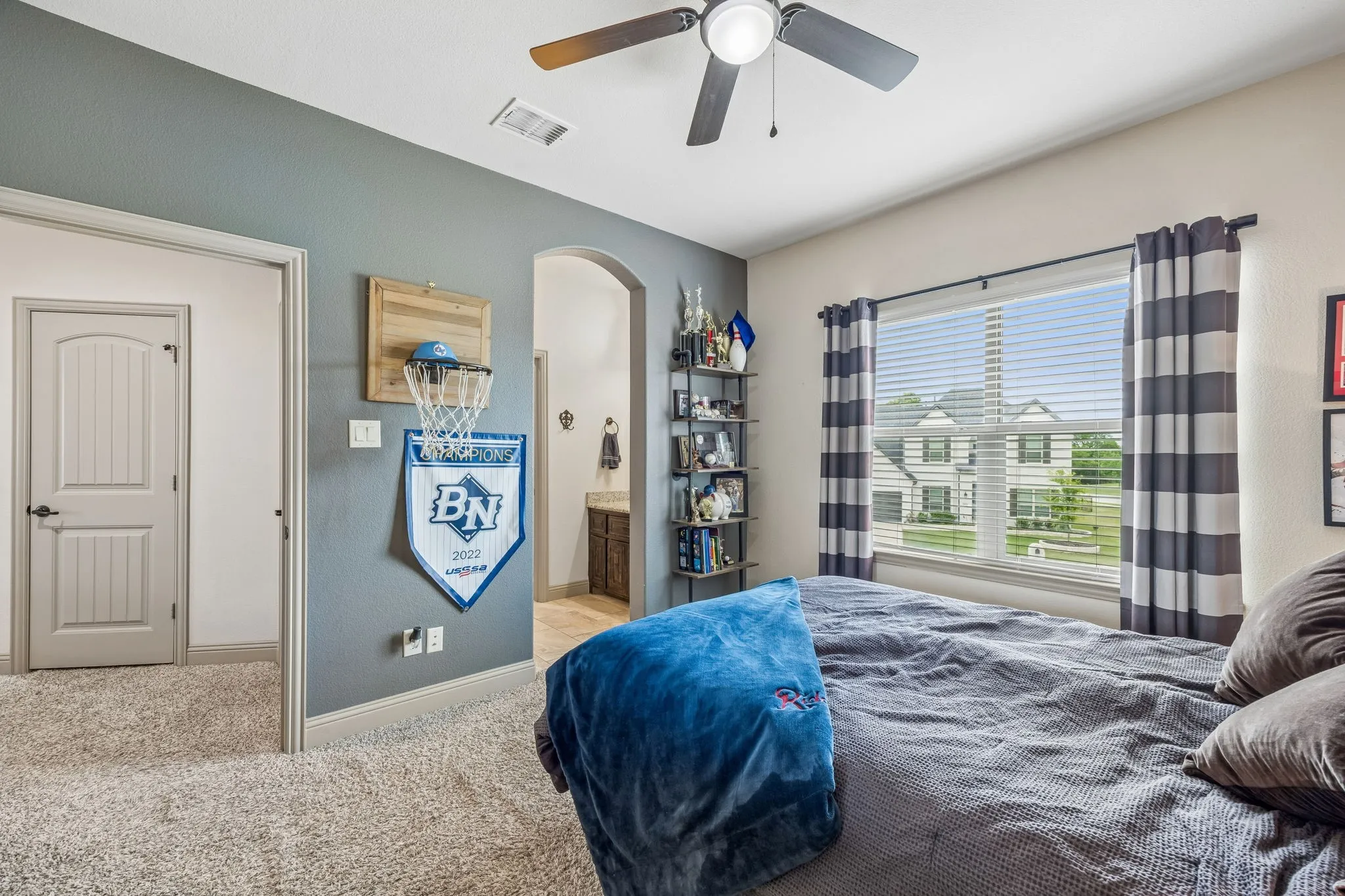 Single Family Residence For Sale in Grayson County , 1513 Bearpath Way, Gunter, Texas 75058, 4 Bedroom, 4 Bathroom, 3 Garage spaces, 3,888 Sqft, built in 2015, mls#21224060, Real Estate Agent in Gunter, Homes For Sale in Grayson county, Homes For Sale in Gunter, Realtor in Gunter Texas, Real Estate Brokerage Independent Realty Texas, Luminita Cordes Realtor