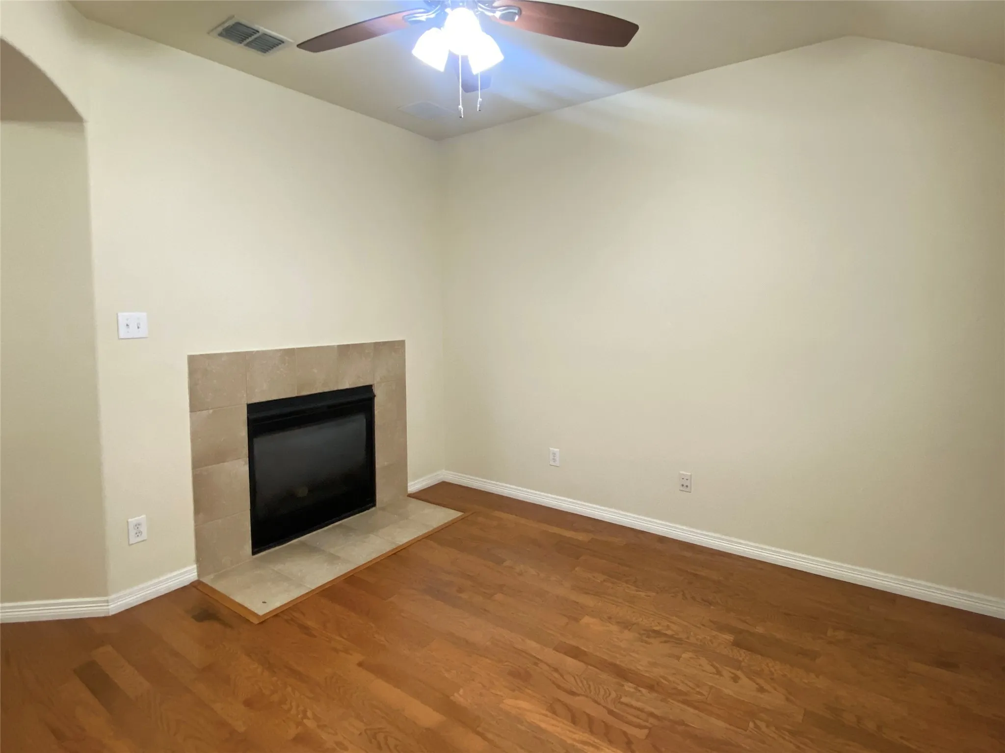 Fireplace with neutral-toned tile surround and hearth
