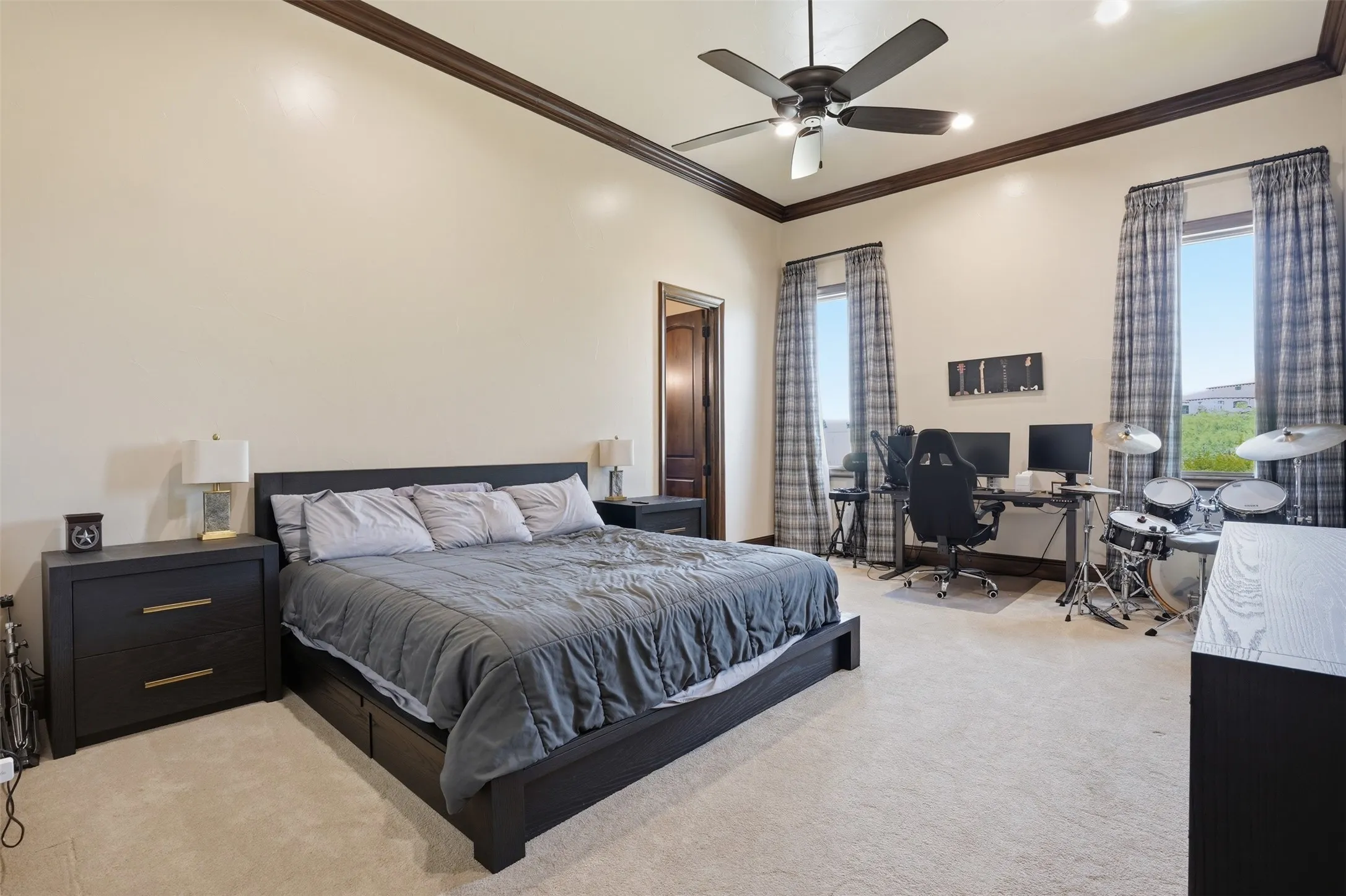 Another secondary bedroom