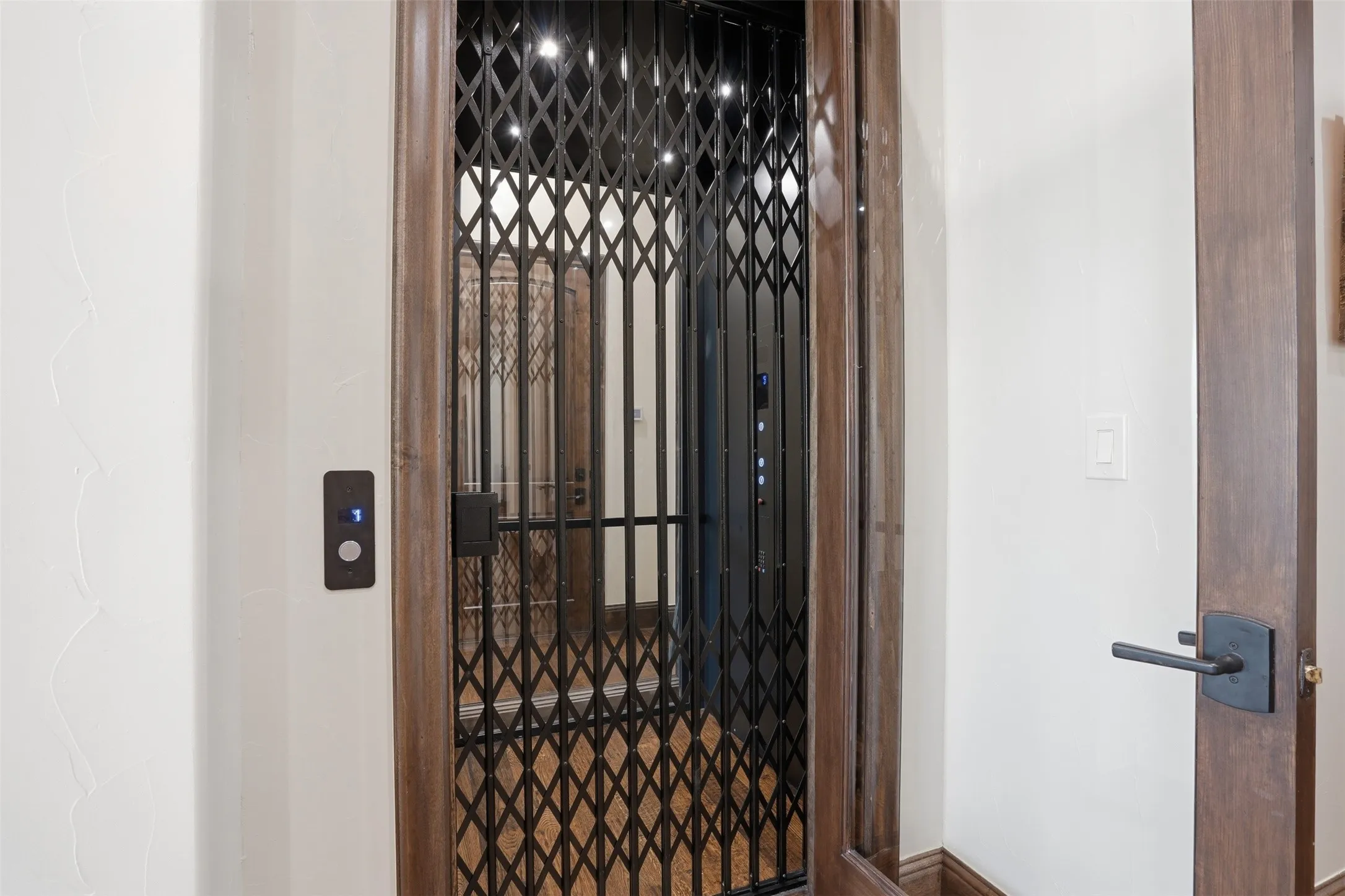 Glass elevator