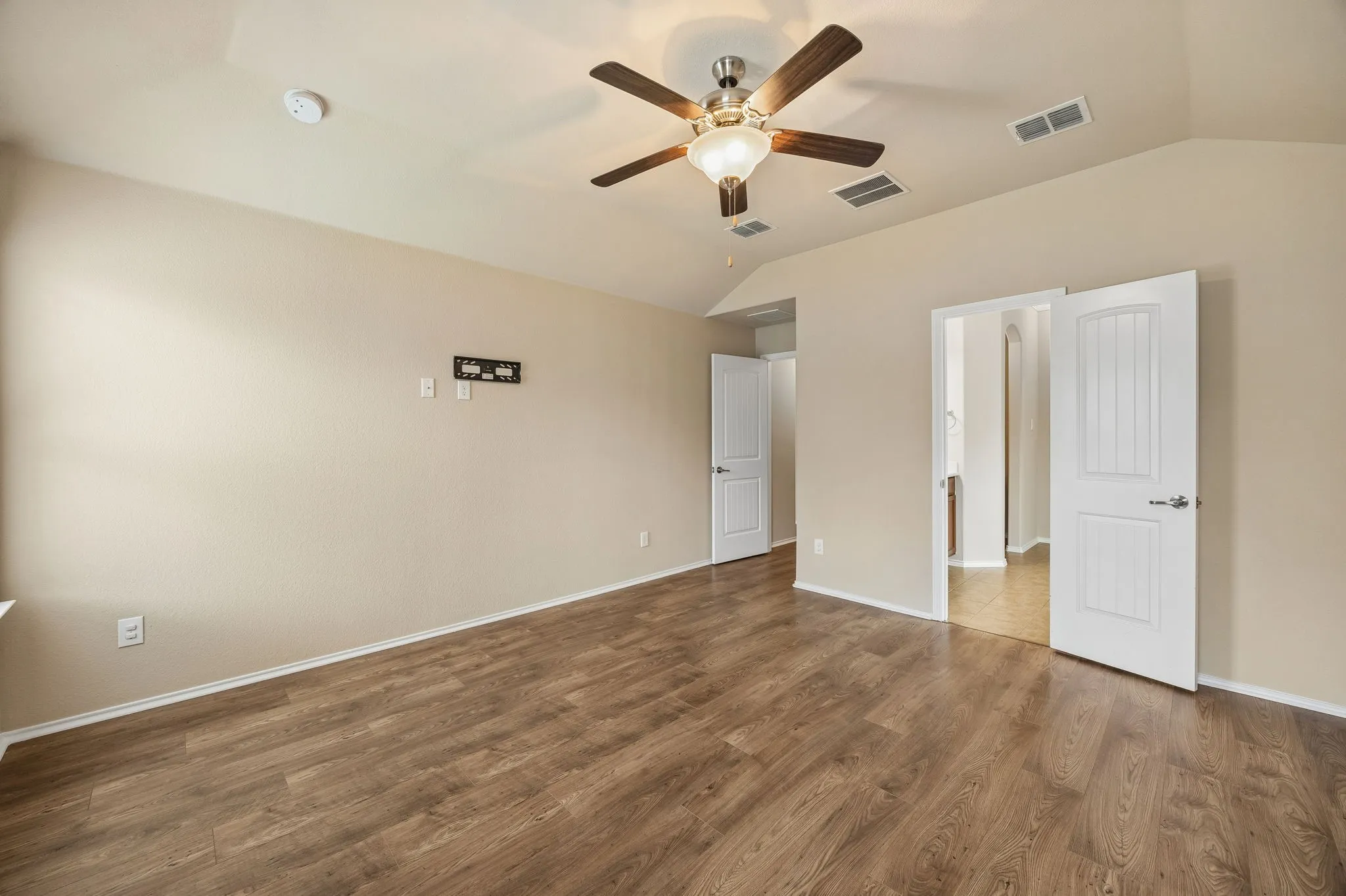 Single Family Residence For Sale in Denton County , 709 Cheyenne Drive, Aubrey, Texas 76227, 4 Bedroom, 3 Bathroom, 2 Garage spaces, 2,372 Sqft, built in 2015, Preowned, mls#21241096, Real Estate Agent in Aubrey, Homes For Sale in Denton county, Homes For Sale in Aubrey, Realtor in Aubrey Texas, Real Estate Brokerage Independent Realty Texas, Luminita Cordes Realtor