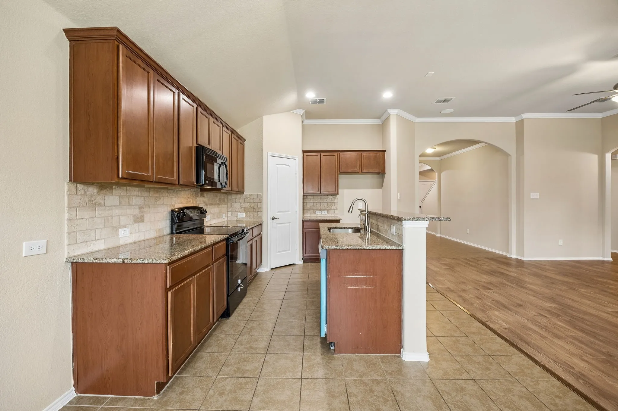 Single Family Residence For Sale in Denton County , 709 Cheyenne Drive, Aubrey, Texas 76227, 4 Bedroom, 3 Bathroom, 2 Garage spaces, 2,372 Sqft, built in 2015, Preowned, mls#21241096, Real Estate Agent in Aubrey, Homes For Sale in Denton county, Homes For Sale in Aubrey, Realtor in Aubrey Texas, Real Estate Brokerage Independent Realty Texas, Luminita Cordes Realtor