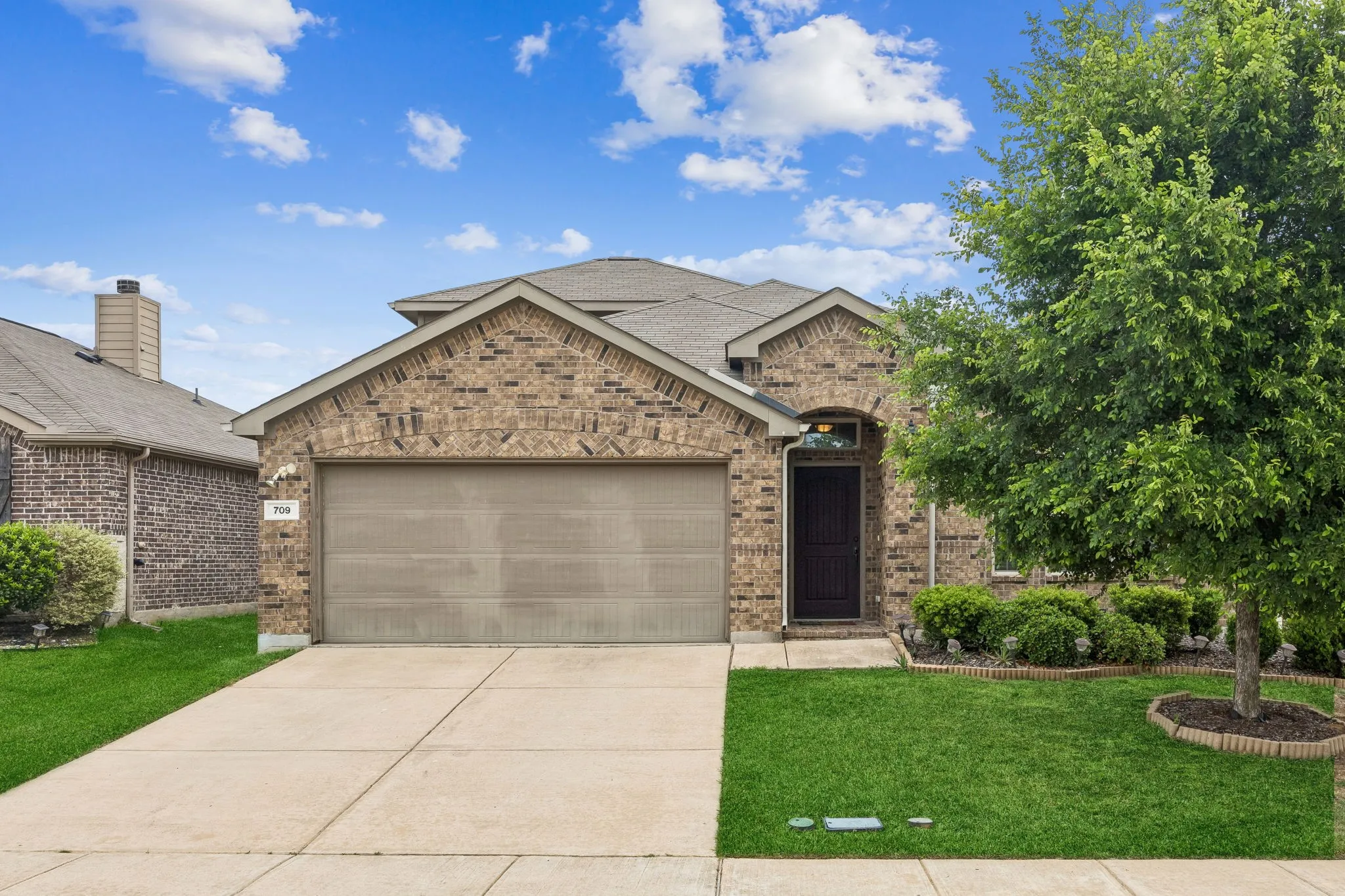 Single Family Residence For Sale in Denton County , 709 Cheyenne Drive, Aubrey, Texas 76227, 4 Bedroom, 3 Bathroom, 2 Garage spaces, 2,372 Sqft, built in 2015, Preowned, mls#21241096, Real Estate Agent in Aubrey, Homes For Sale in Denton county, Homes For Sale in Aubrey, Realtor in Aubrey Texas, Real Estate Brokerage Independent Realty Texas, Luminita Cordes Realtor