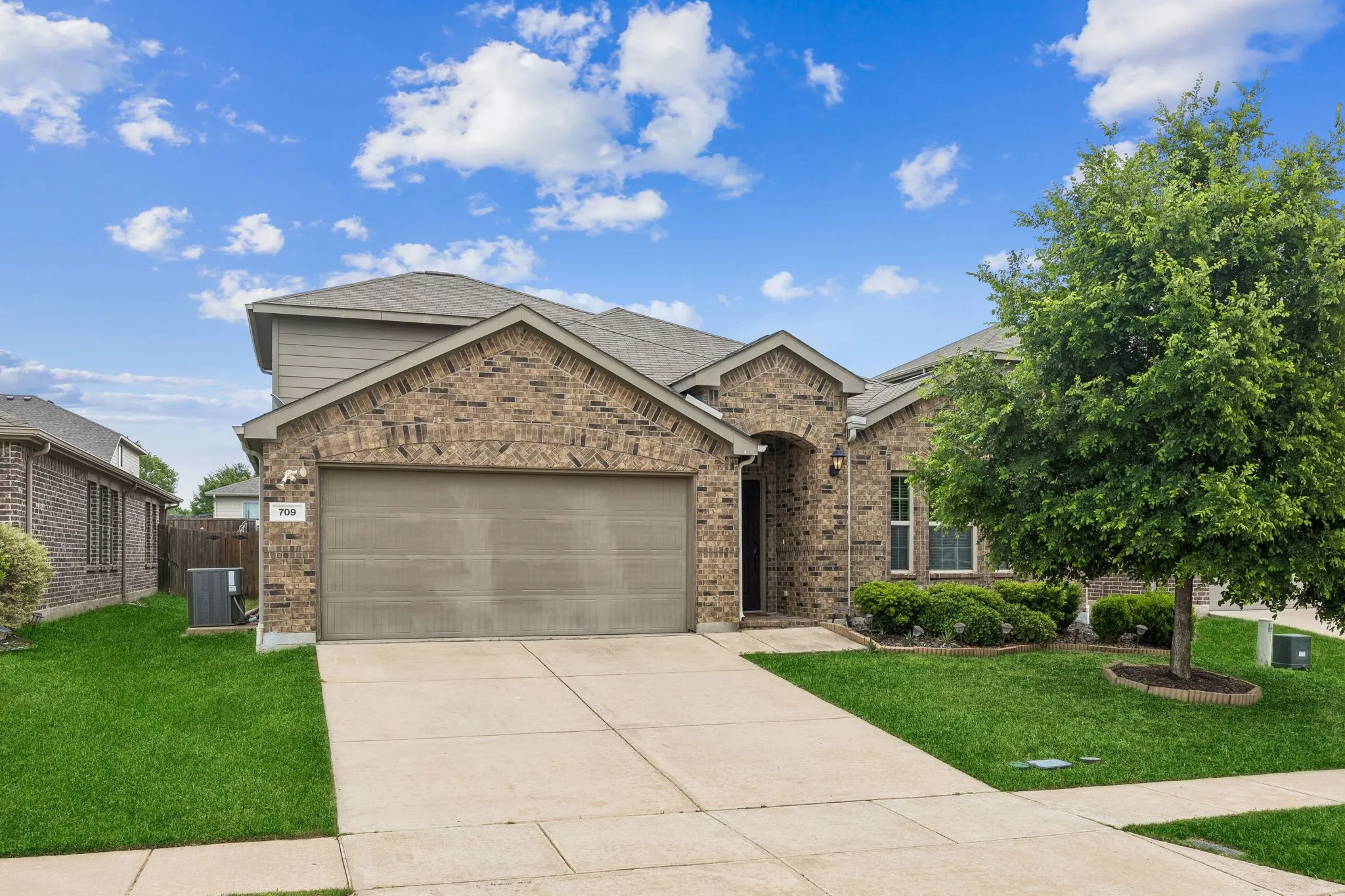 Single Family Residence For Sale in Denton County , 709 Cheyenne Drive, Aubrey, Texas 76227, 4 Bedroom, 3 Bathroom, 2 Garage spaces, 2,372 Sqft, built in 2015, Preowned, mls#21241096, Real Estate Agent in Aubrey, Homes For Sale in Denton county, Homes For Sale in Aubrey, Realtor in Aubrey Texas, Real Estate Brokerage Independent Realty Texas, Luminita Cordes Realtor