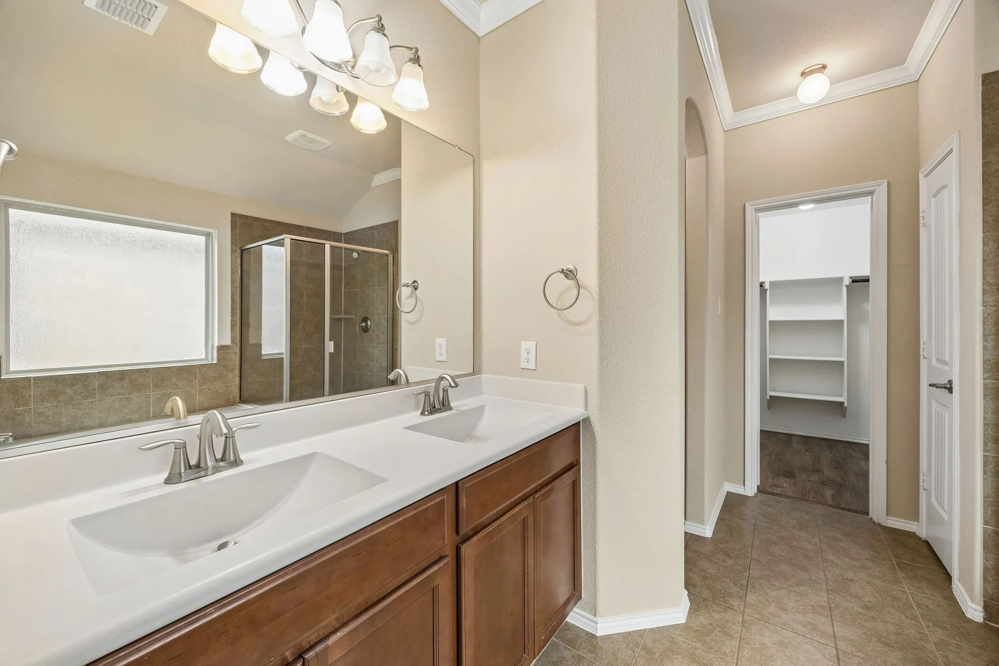 Single Family Residence For Sale in Denton County , 709 Cheyenne Drive, Aubrey, Texas 76227, 4 Bedroom, 3 Bathroom, 2 Garage spaces, 2,372 Sqft, built in 2015, Preowned, mls#21241096, Real Estate Agent in Aubrey, Homes For Sale in Denton county, Homes For Sale in Aubrey, Realtor in Aubrey Texas, Real Estate Brokerage Independent Realty Texas, Luminita Cordes Realtor