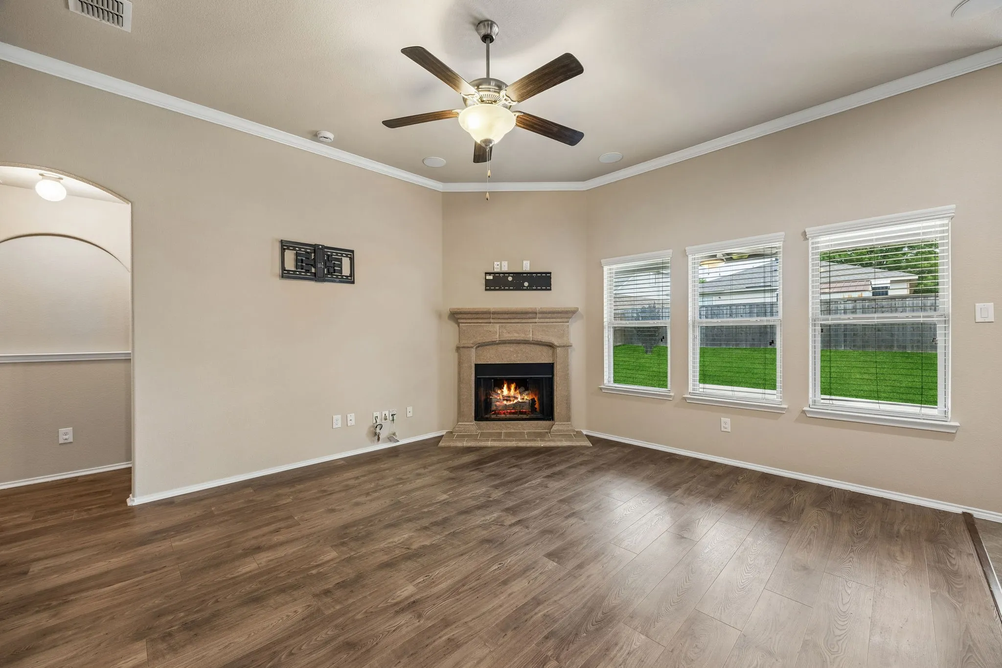 Single Family Residence For Sale in Denton County , 709 Cheyenne Drive, Aubrey, Texas 76227, 4 Bedroom, 3 Bathroom, 2 Garage spaces, 2,372 Sqft, built in 2015, Preowned, mls#21241096, Real Estate Agent in Aubrey, Homes For Sale in Denton county, Homes For Sale in Aubrey, Realtor in Aubrey Texas, Real Estate Brokerage Independent Realty Texas, Luminita Cordes Realtor