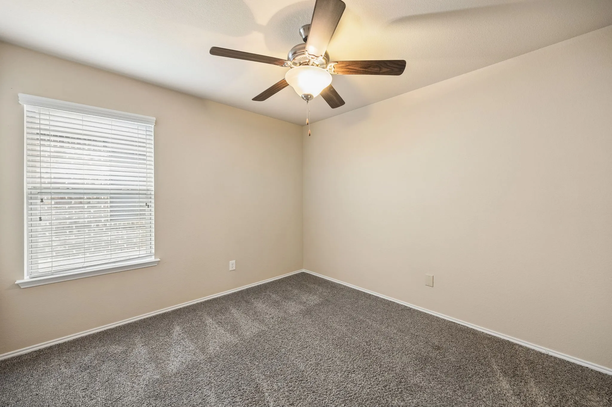 Single Family Residence For Sale in Denton County , 709 Cheyenne Drive, Aubrey, Texas 76227, 4 Bedroom, 3 Bathroom, 2 Garage spaces, 2,372 Sqft, built in 2015, Preowned, mls#21241096, Real Estate Agent in Aubrey, Homes For Sale in Denton county, Homes For Sale in Aubrey, Realtor in Aubrey Texas, Real Estate Brokerage Independent Realty Texas, Luminita Cordes Realtor