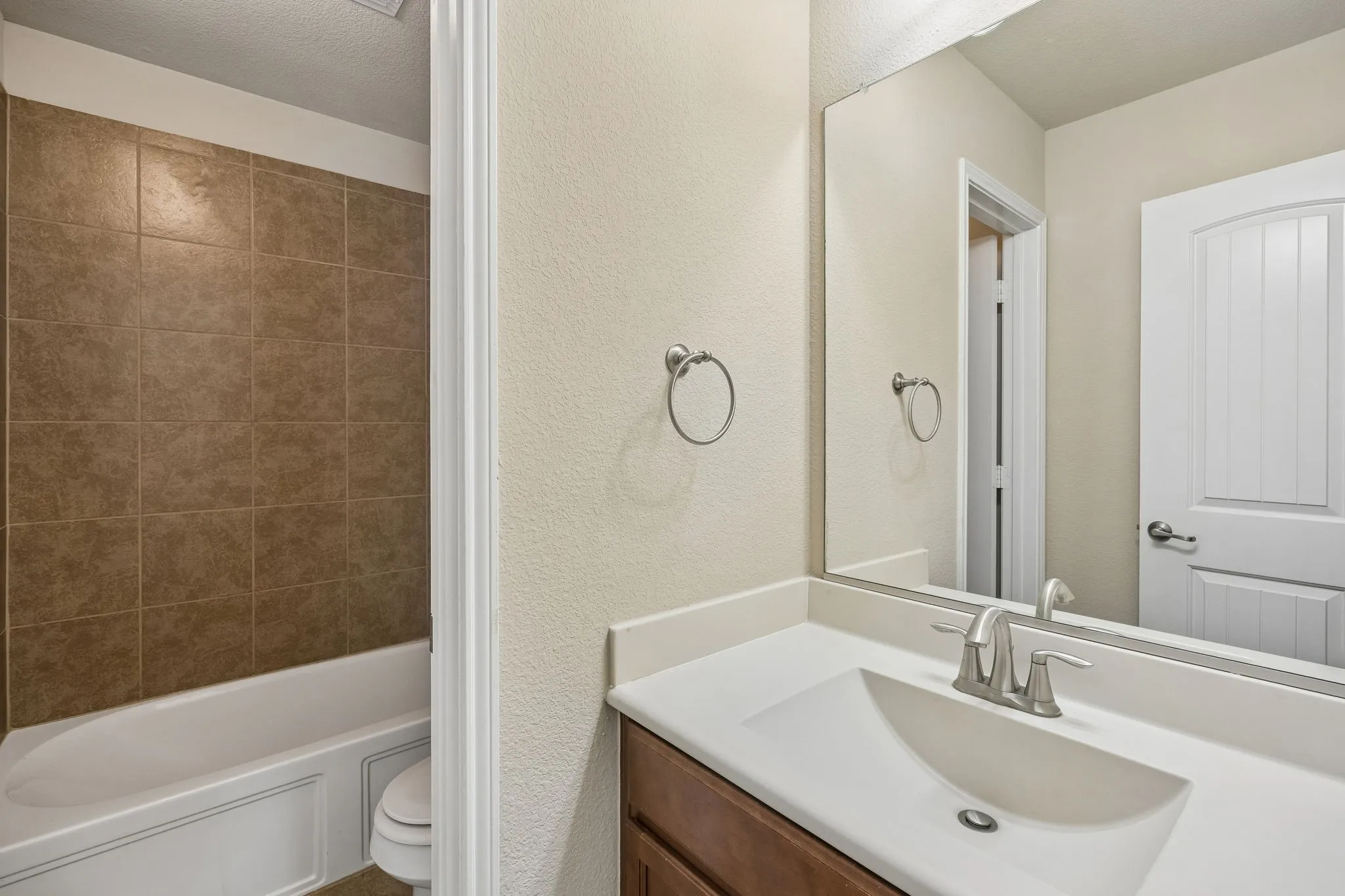 Single Family Residence For Sale in Denton County , 709 Cheyenne Drive, Aubrey, Texas 76227, 4 Bedroom, 3 Bathroom, 2 Garage spaces, 2,372 Sqft, built in 2015, Preowned, mls#21241096, Real Estate Agent in Aubrey, Homes For Sale in Denton county, Homes For Sale in Aubrey, Realtor in Aubrey Texas, Real Estate Brokerage Independent Realty Texas, Luminita Cordes Realtor
