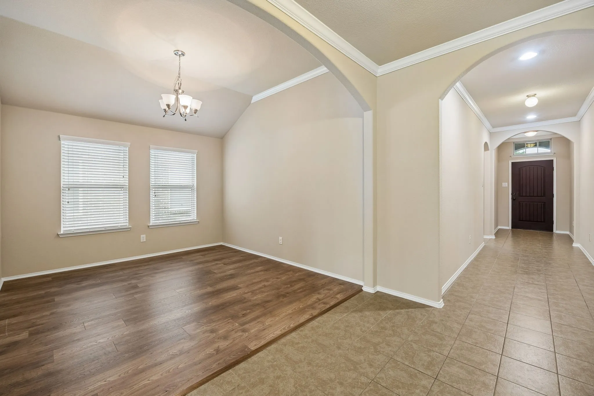 Single Family Residence For Sale in Denton County , 709 Cheyenne Drive, Aubrey, Texas 76227, 4 Bedroom, 3 Bathroom, 2 Garage spaces, 2,372 Sqft, built in 2015, Preowned, mls#21241096, Real Estate Agent in Aubrey, Homes For Sale in Denton county, Homes For Sale in Aubrey, Realtor in Aubrey Texas, Real Estate Brokerage Independent Realty Texas, Luminita Cordes Realtor