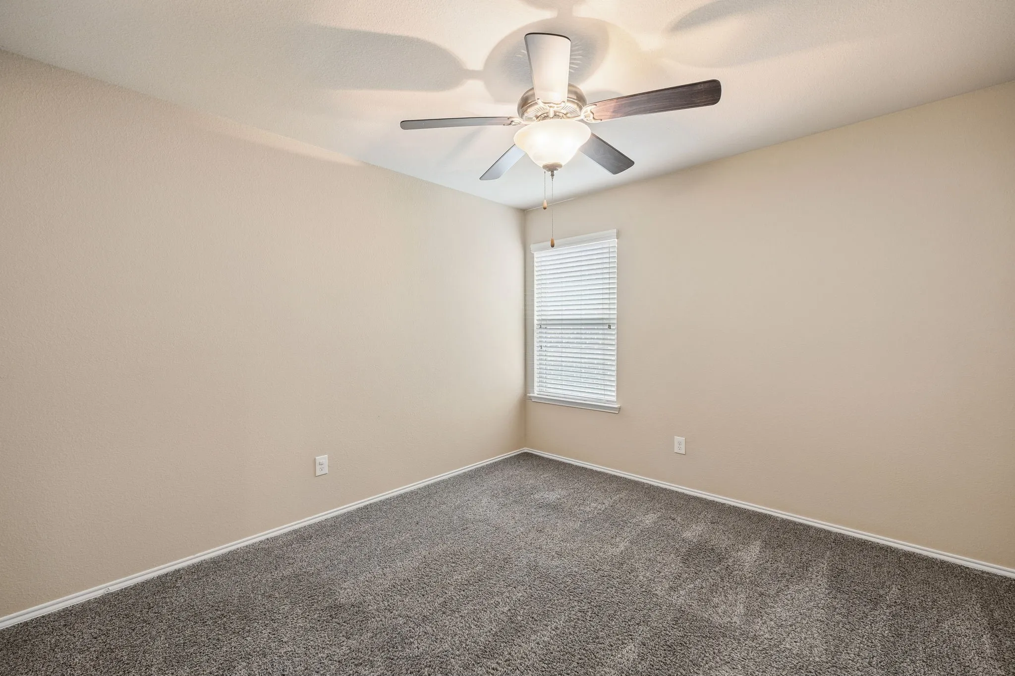 Single Family Residence For Sale in Denton County , 709 Cheyenne Drive, Aubrey, Texas 76227, 4 Bedroom, 3 Bathroom, 2 Garage spaces, 2,372 Sqft, built in 2015, Preowned, mls#21241096, Real Estate Agent in Aubrey, Homes For Sale in Denton county, Homes For Sale in Aubrey, Realtor in Aubrey Texas, Real Estate Brokerage Independent Realty Texas, Luminita Cordes Realtor