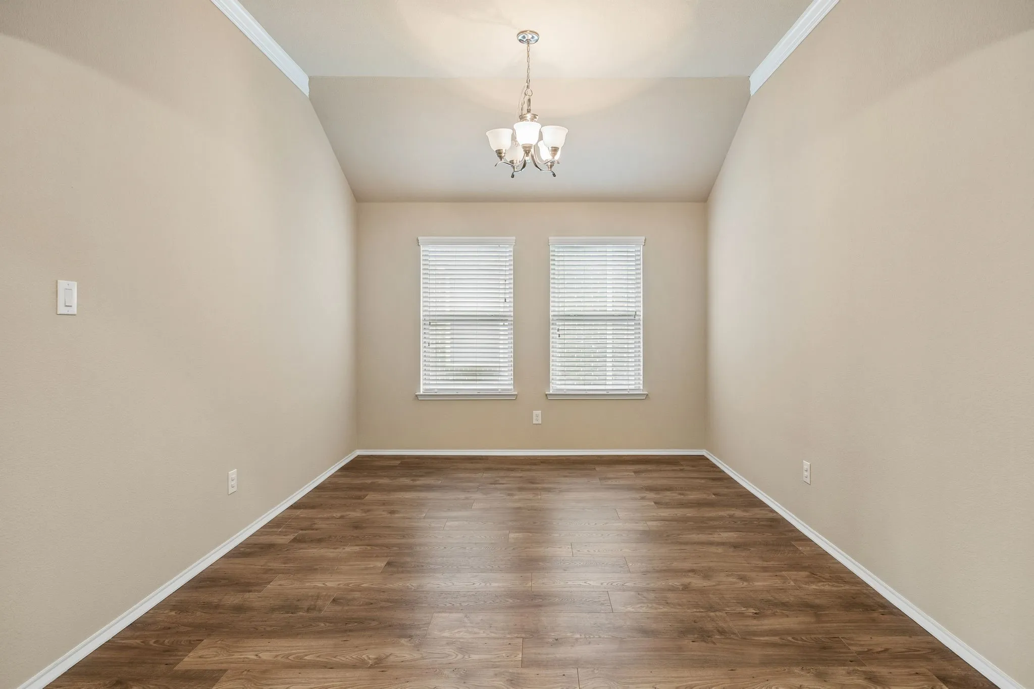 Single Family Residence For Sale in Denton County , 709 Cheyenne Drive, Aubrey, Texas 76227, 4 Bedroom, 3 Bathroom, 2 Garage spaces, 2,372 Sqft, built in 2015, Preowned, mls#21241096, Real Estate Agent in Aubrey, Homes For Sale in Denton county, Homes For Sale in Aubrey, Realtor in Aubrey Texas, Real Estate Brokerage Independent Realty Texas, Luminita Cordes Realtor