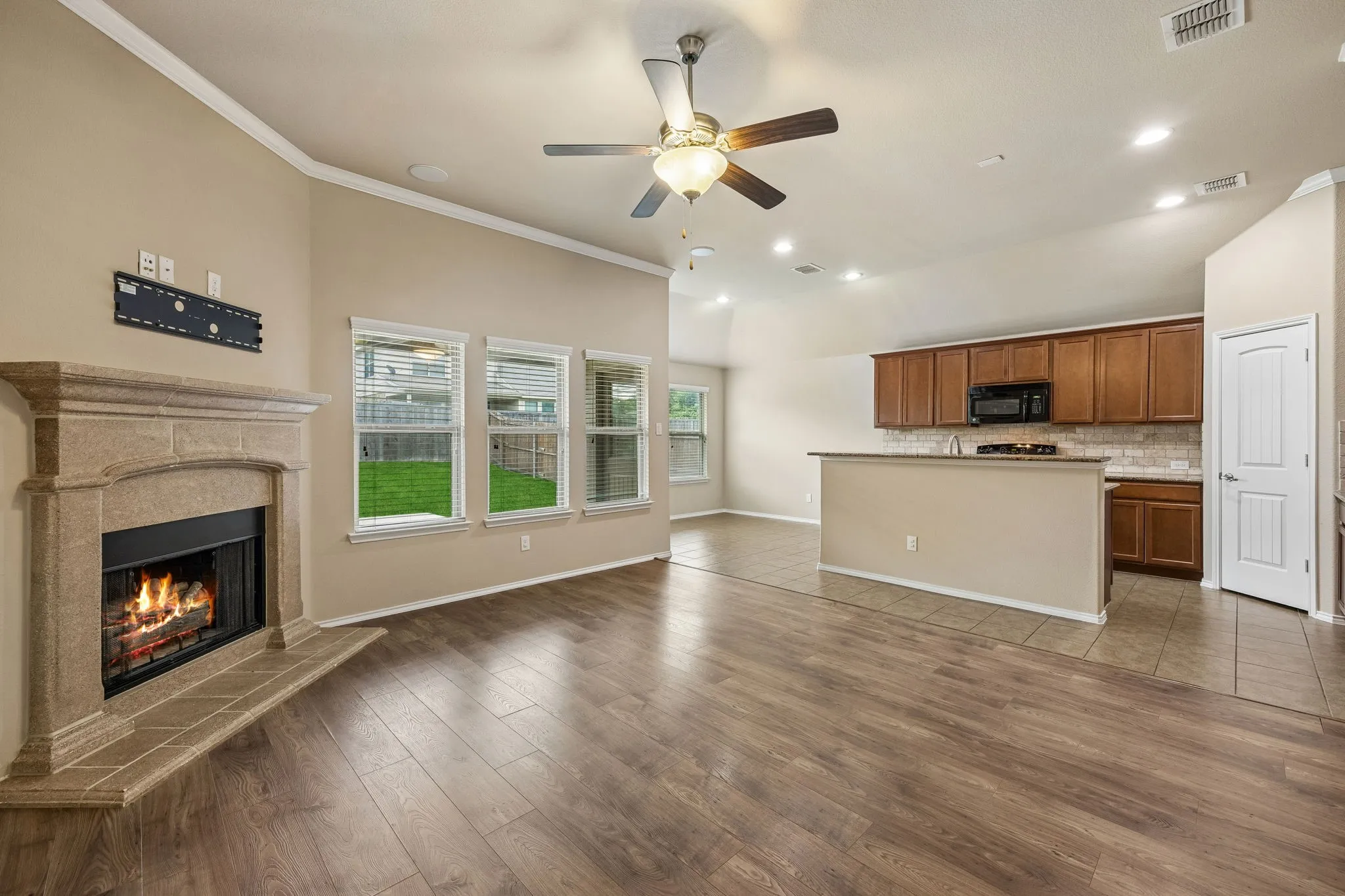 Single Family Residence For Sale in Denton County , 709 Cheyenne Drive, Aubrey, Texas 76227, 4 Bedroom, 3 Bathroom, 2 Garage spaces, 2,372 Sqft, built in 2015, Preowned, mls#21241096, Real Estate Agent in Aubrey, Homes For Sale in Denton county, Homes For Sale in Aubrey, Realtor in Aubrey Texas, Real Estate Brokerage Independent Realty Texas, Luminita Cordes Realtor