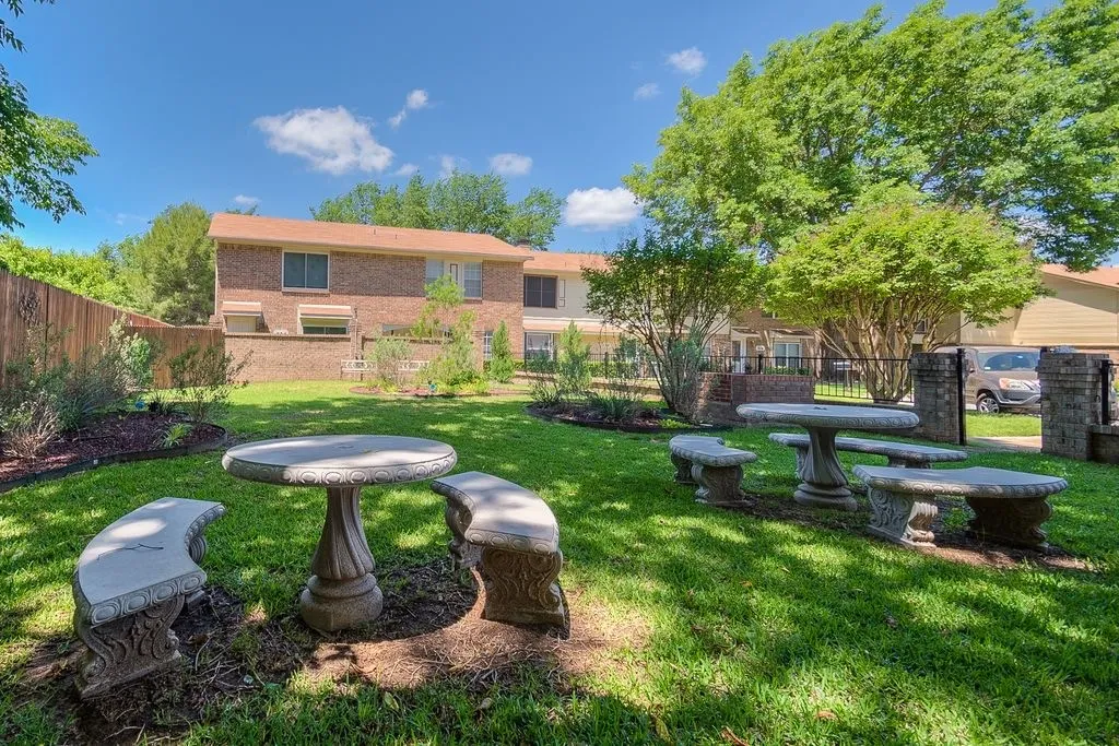 Townhouse For Sale in Tarrant County , 520 Pecan Acres Ct, Arlington, Texas 76013, 2 Bedroom, 2 Bathroom, Garage spaces, 1,120 Sqft, built in 1981, mls#21238615, Real Estate Agent in Arlington, Homes For Sale in Tarrant county, Homes For Sale in Arlington, Realtor in Arlington Texas, Real Estate Brokerage Independent Realty Texas, Luminita Cordes Realtor