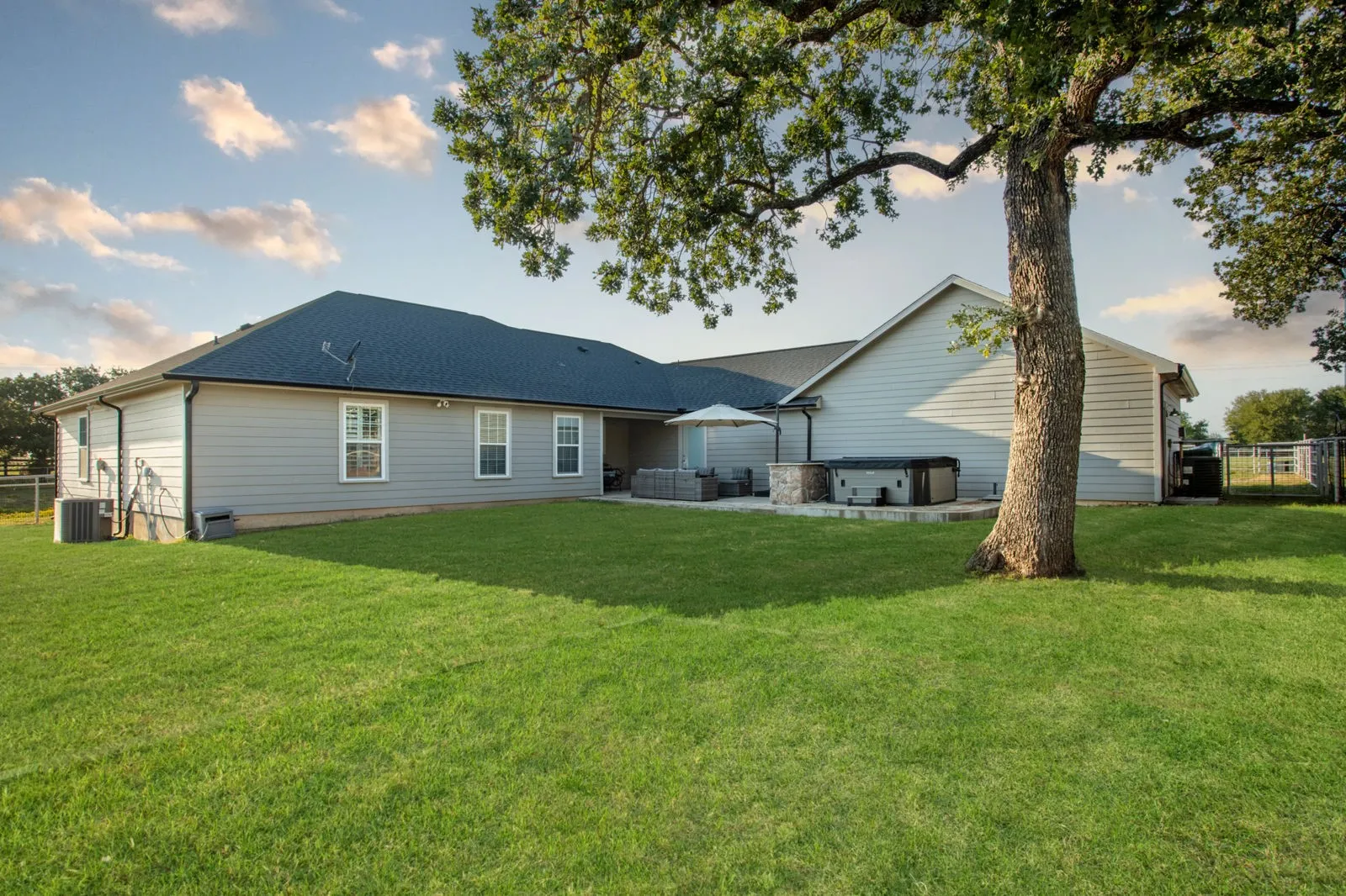 Single Family Residence For Sale in Denton County , 175 Porter Road, Bartonville, Texas 76226, 4 Bedroom, 3 Bathroom, 2 Garage spaces, 2,621 Sqft, built in 2016, Preowned, Price $900,000, mls#21237310, Real Estate Agent in Bartonville, Homes For Sale in Denton county, Homes For Sale in Bartonville, Realtor in Bartonville Texas, Real Estate Brokerage Independent Realty Texas, Luminita Cordes Realtor