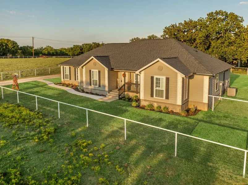 Single Family Residence For Sale in Denton County , 175 Porter Road, Bartonville, Texas 76226, 4 Bedroom, 3 Bathroom, 2 Garage spaces, 2,621 Sqft, built in 2016, Preowned, Price $900,000, mls#21237310, Real Estate Agent in Bartonville, Homes For Sale in Denton county, Homes For Sale in Bartonville, Realtor in Bartonville Texas, Real Estate Brokerage Independent Realty Texas, Luminita Cordes Realtor