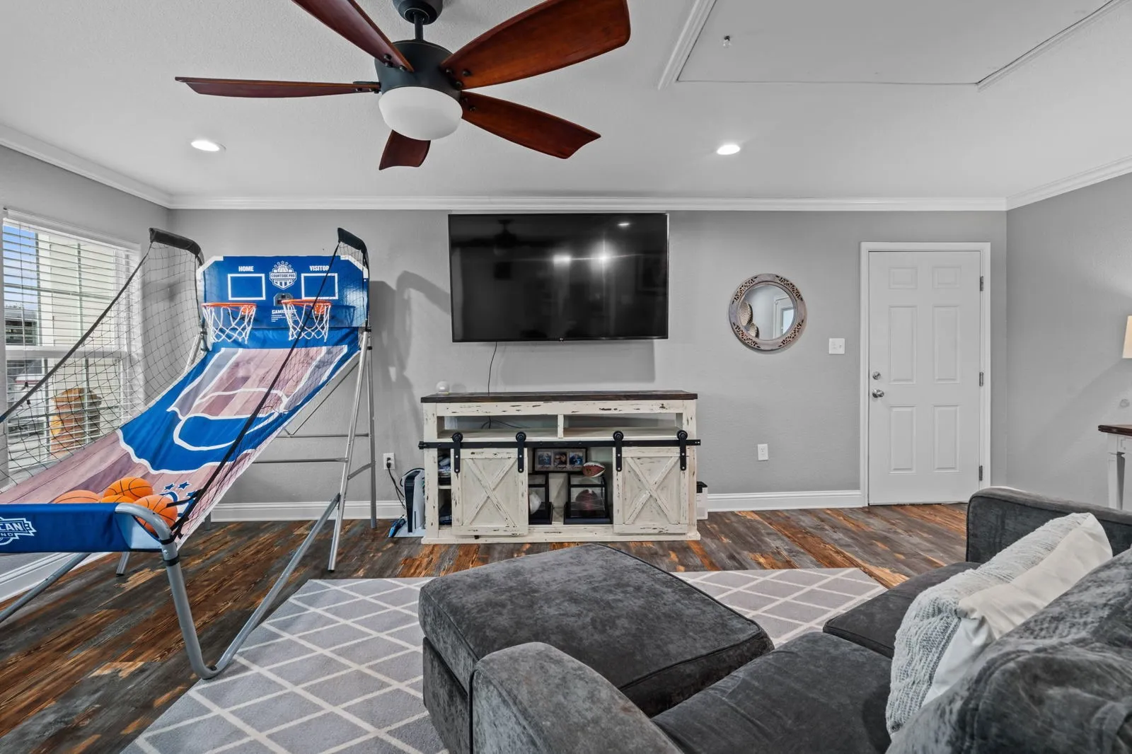Single Family Residence For Sale in Denton County , 175 Porter Road, Bartonville, Texas 76226, 4 Bedroom, 3 Bathroom, 2 Garage spaces, 2,621 Sqft, built in 2016, Preowned, Price $900,000, mls#21237310, Real Estate Agent in Bartonville, Homes For Sale in Denton county, Homes For Sale in Bartonville, Realtor in Bartonville Texas, Real Estate Brokerage Independent Realty Texas, Luminita Cordes Realtor