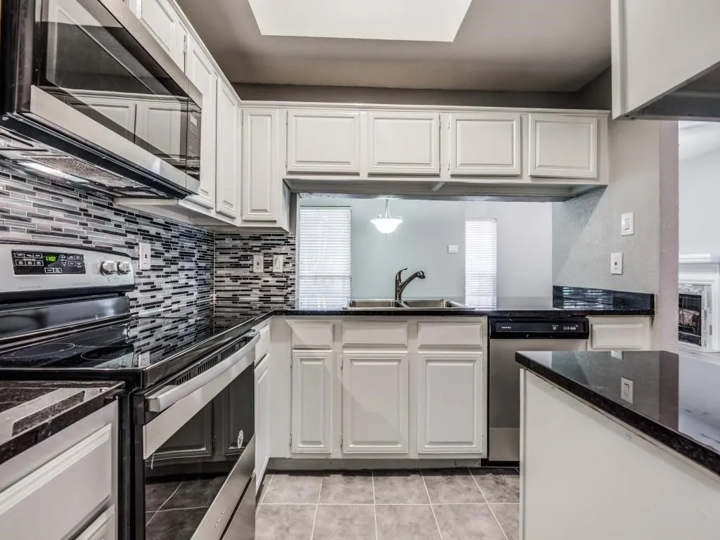 Condominium For Rent in Dallas County , 8601 Park Lane 416, Dallas, Texas 75231, 1 Bedroom, 1 Bathroom, Garage spaces, 618 Sqft, built in 1982, Preowned, mls#21242355, Real Estate Agent in Dallas, Homes For Rent in Dallas county, Homes For Rent in Dallas, Realtor in Dallas Texas, Real Estate Brokerage Independent Realty Texas, Luminita Cordes Realtor
