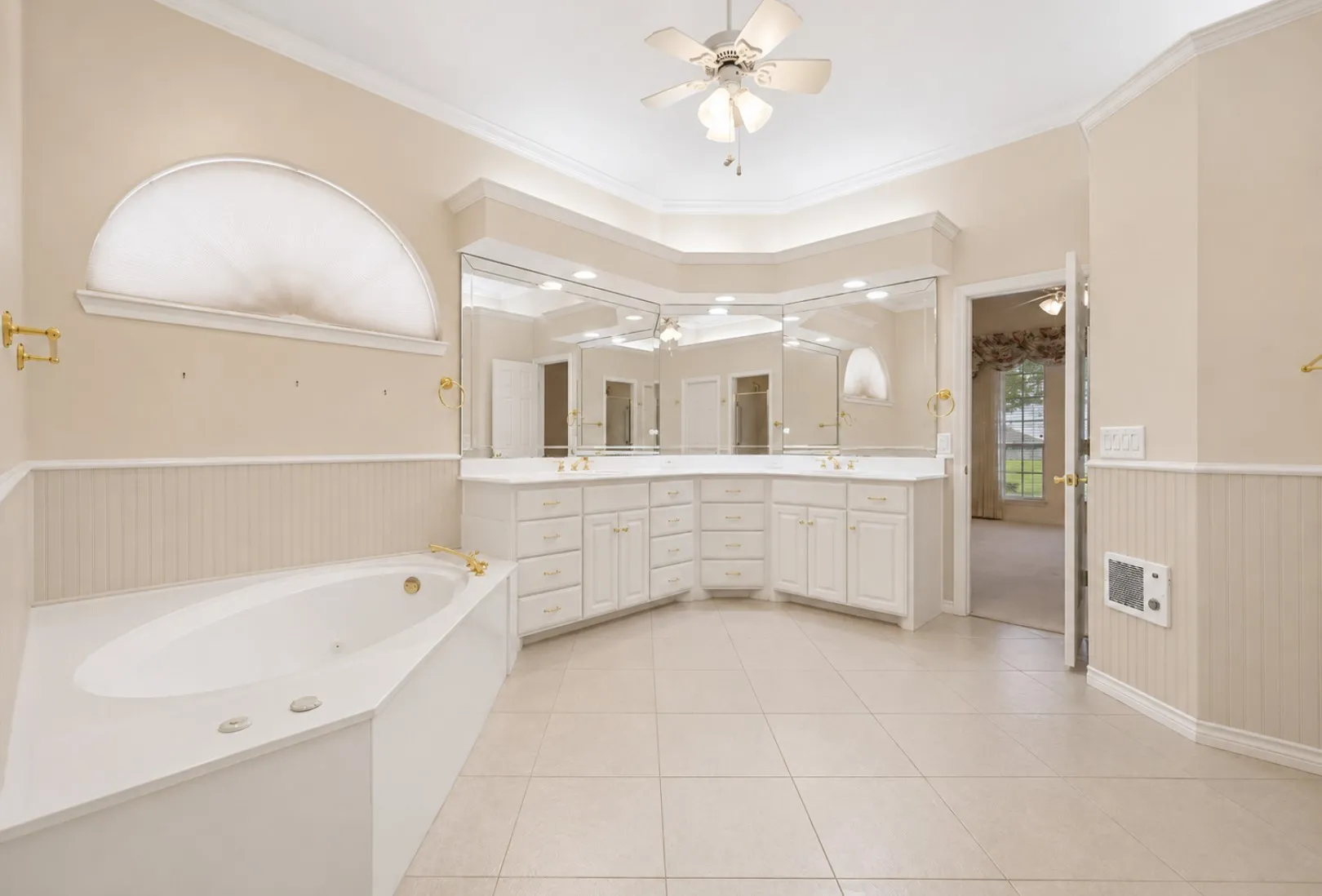 Lovely garden corner tub