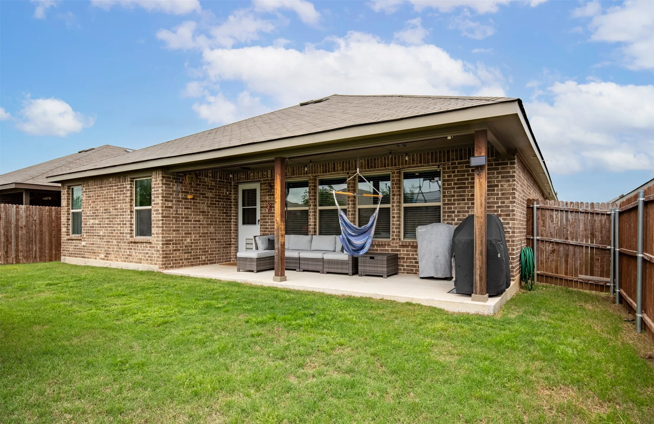 Single Family Residence For Sale in Denton County , 610 Autumn Avenue, Justin, Texas 76247, 4 Bedroom, 2 Bathroom, 2 Garage spaces, 1,948 Sqft, built in 2019, Preowned, mls#21238983, Real Estate Agent in Justin, Homes For Sale in Denton county, Homes For Sale in Justin, Realtor in Justin Texas, Real Estate Brokerage Independent Realty Texas, Luminita Cordes Realtor