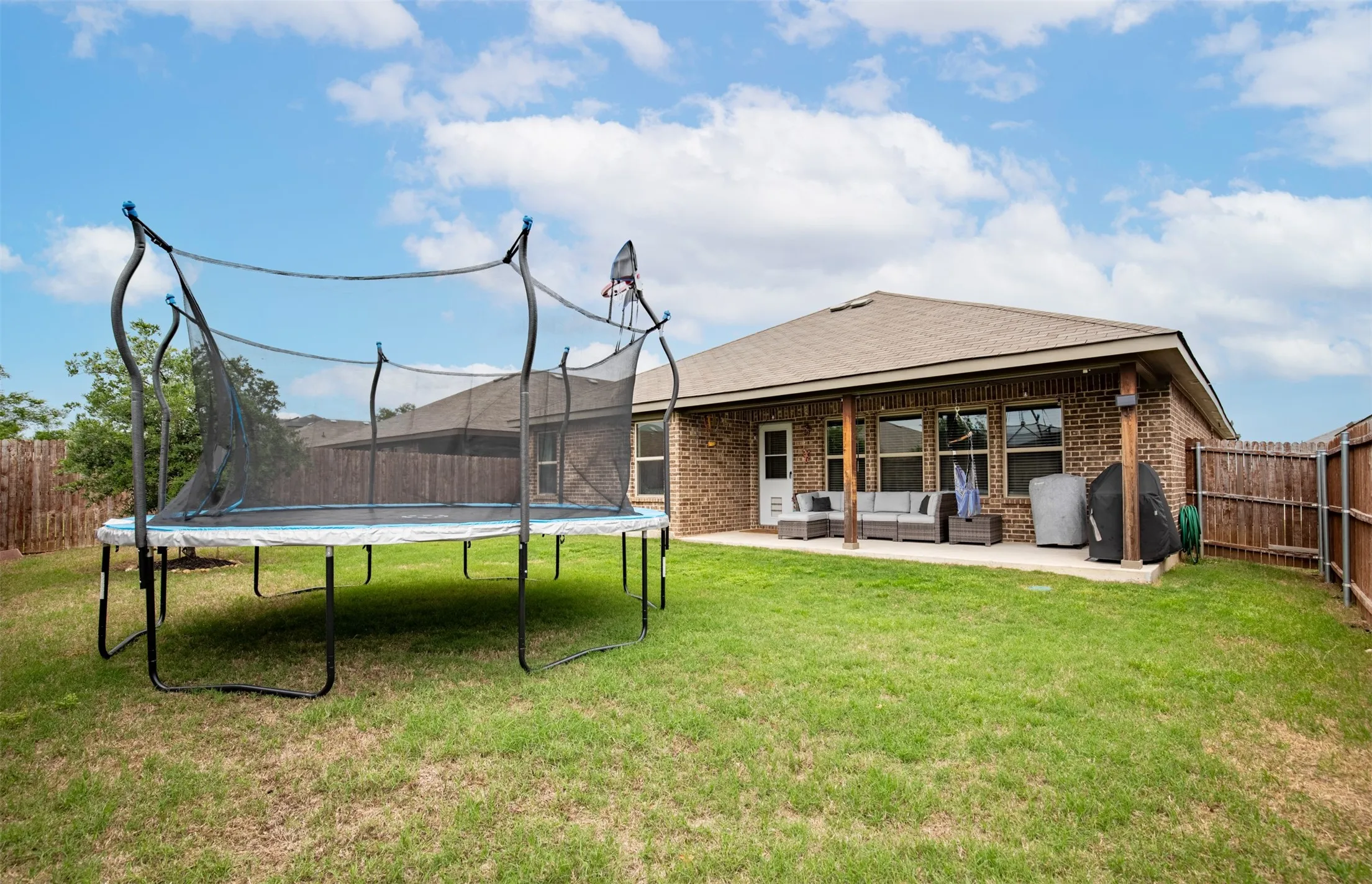 Single Family Residence For Sale in Denton County , 610 Autumn Avenue, Justin, Texas 76247, 4 Bedroom, 2 Bathroom, 2 Garage spaces, 1,948 Sqft, built in 2019, Preowned, mls#21238983, Real Estate Agent in Justin, Homes For Sale in Denton county, Homes For Sale in Justin, Realtor in Justin Texas, Real Estate Brokerage Independent Realty Texas, Luminita Cordes Realtor