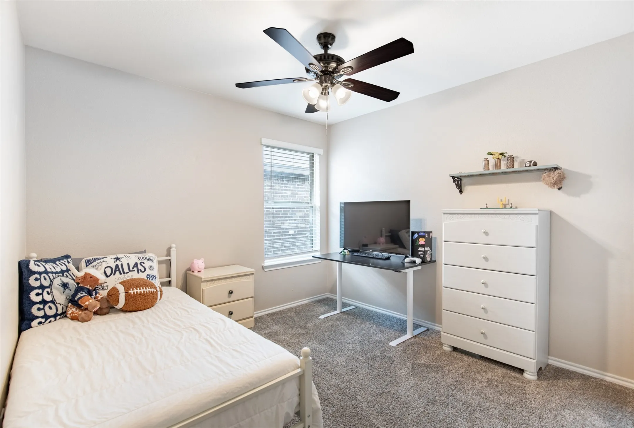 Secondary bedroom