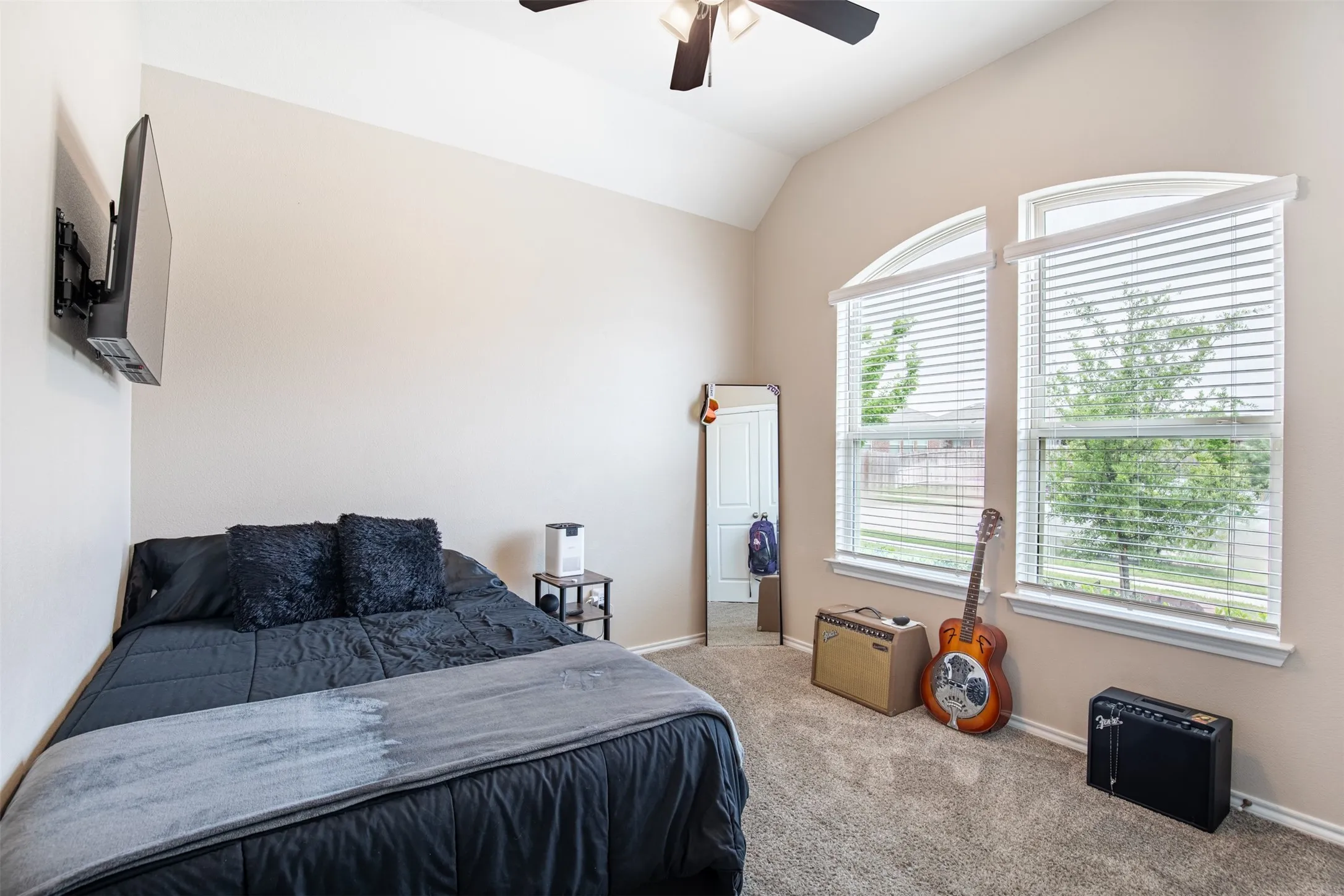 Secondary bedroom