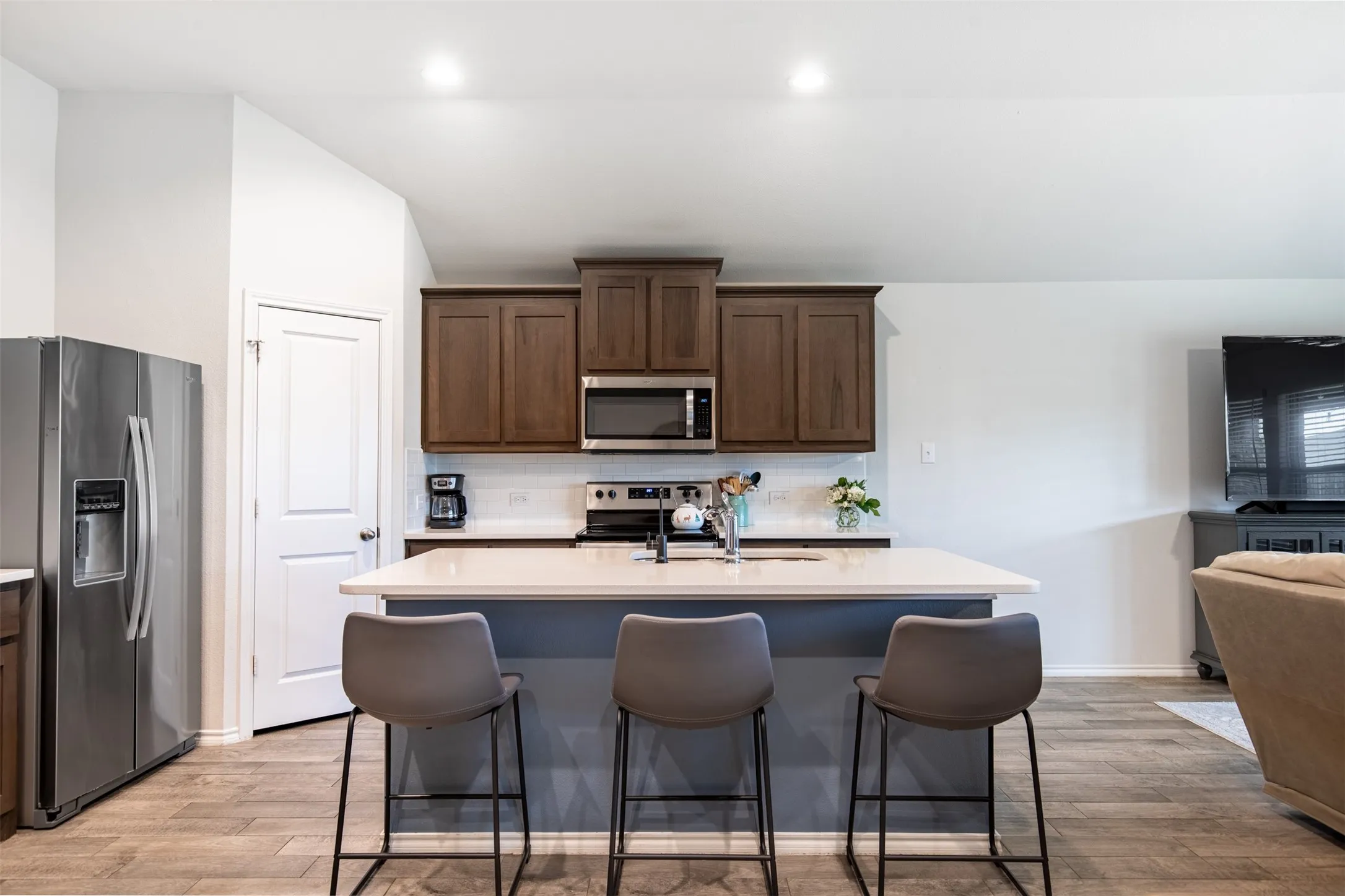 Single Family Residence For Sale in Denton County , 610 Autumn Avenue, Justin, Texas 76247, 4 Bedroom, 2 Bathroom, 2 Garage spaces, 1,948 Sqft, built in 2019, Preowned, mls#21238983, Real Estate Agent in Justin, Homes For Sale in Denton county, Homes For Sale in Justin, Realtor in Justin Texas, Real Estate Brokerage Independent Realty Texas, Luminita Cordes Realtor