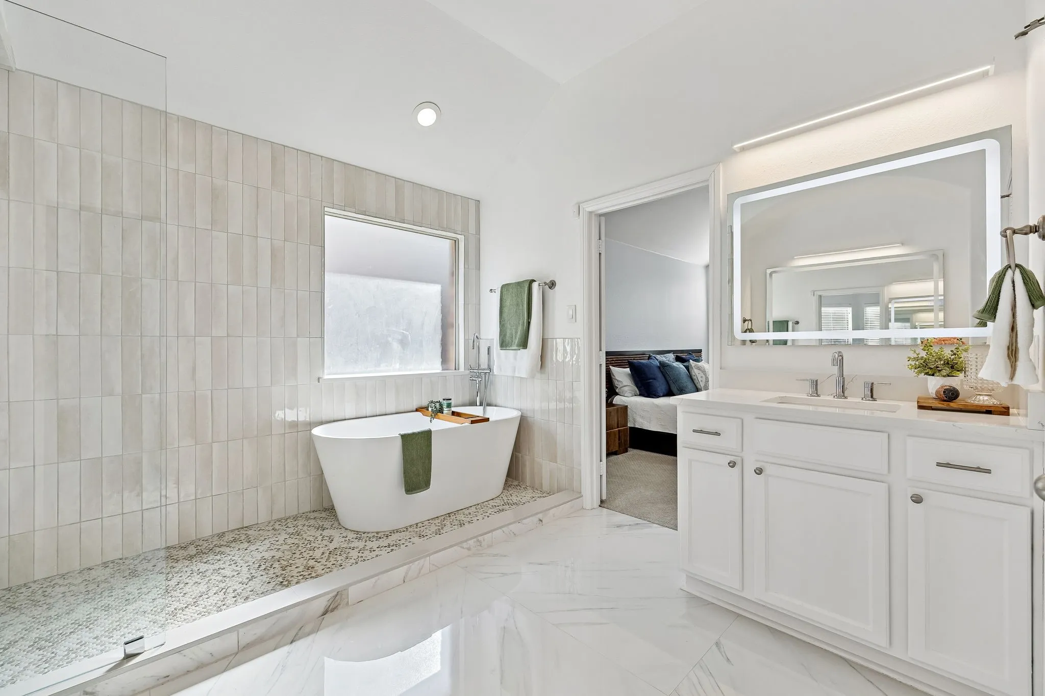A spa-style bath designed for slow mornings, long evenings, and everyday luxury.