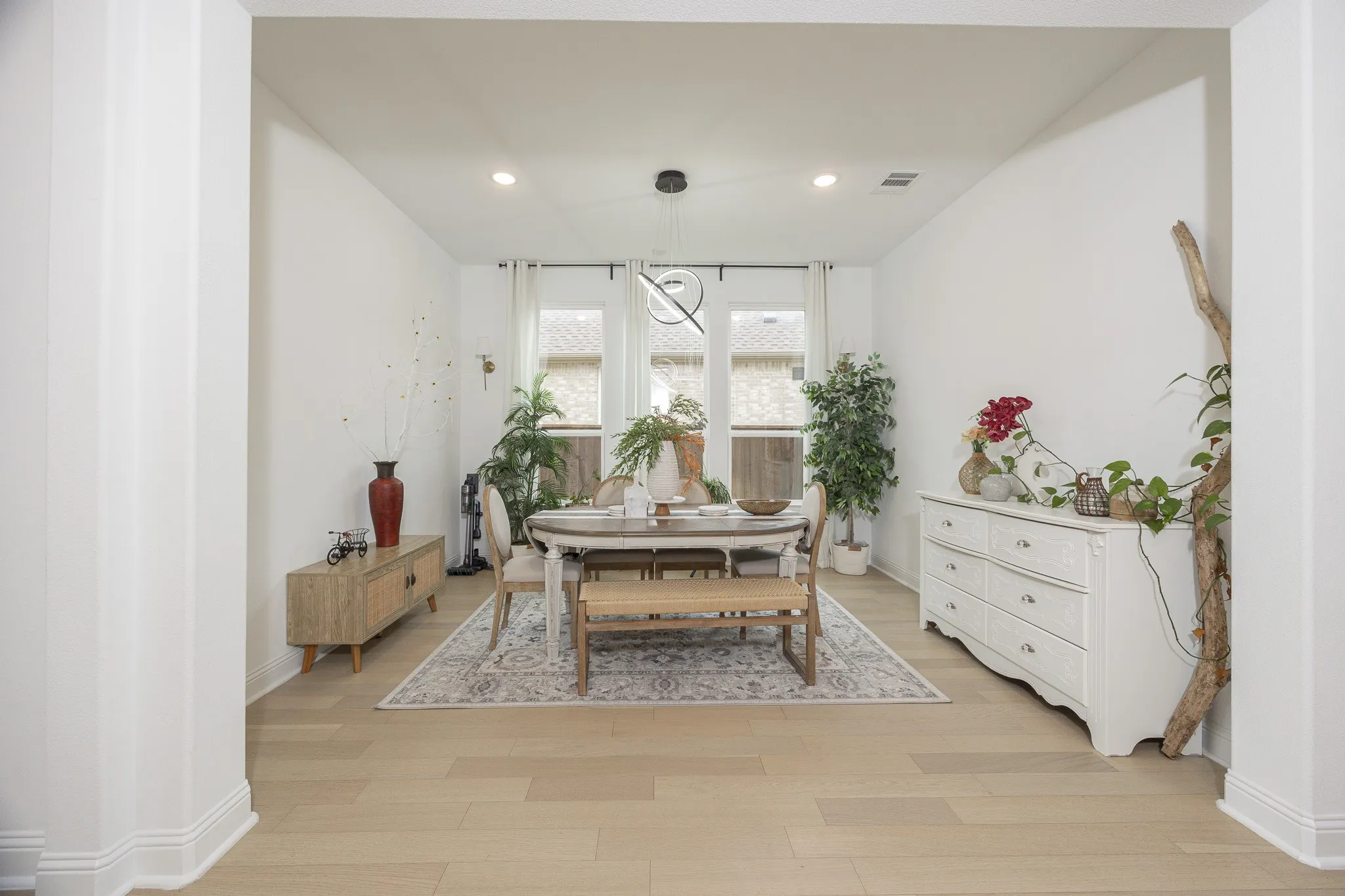 Single Family Residence For Sale in Collin County , 1509 Devotion Row, Wylie, Texas 75098, 5 Bedroom, 4 Bathroom, 3 Garage spaces, 4,159 Sqft, built in 2021, mls#21242404, Real Estate Agent in Wylie, Homes For Sale in Collin county, Homes For Sale in Wylie, Realtor in Wylie Texas, Real Estate Brokerage Independent Realty Texas, Luminita Cordes Realtor