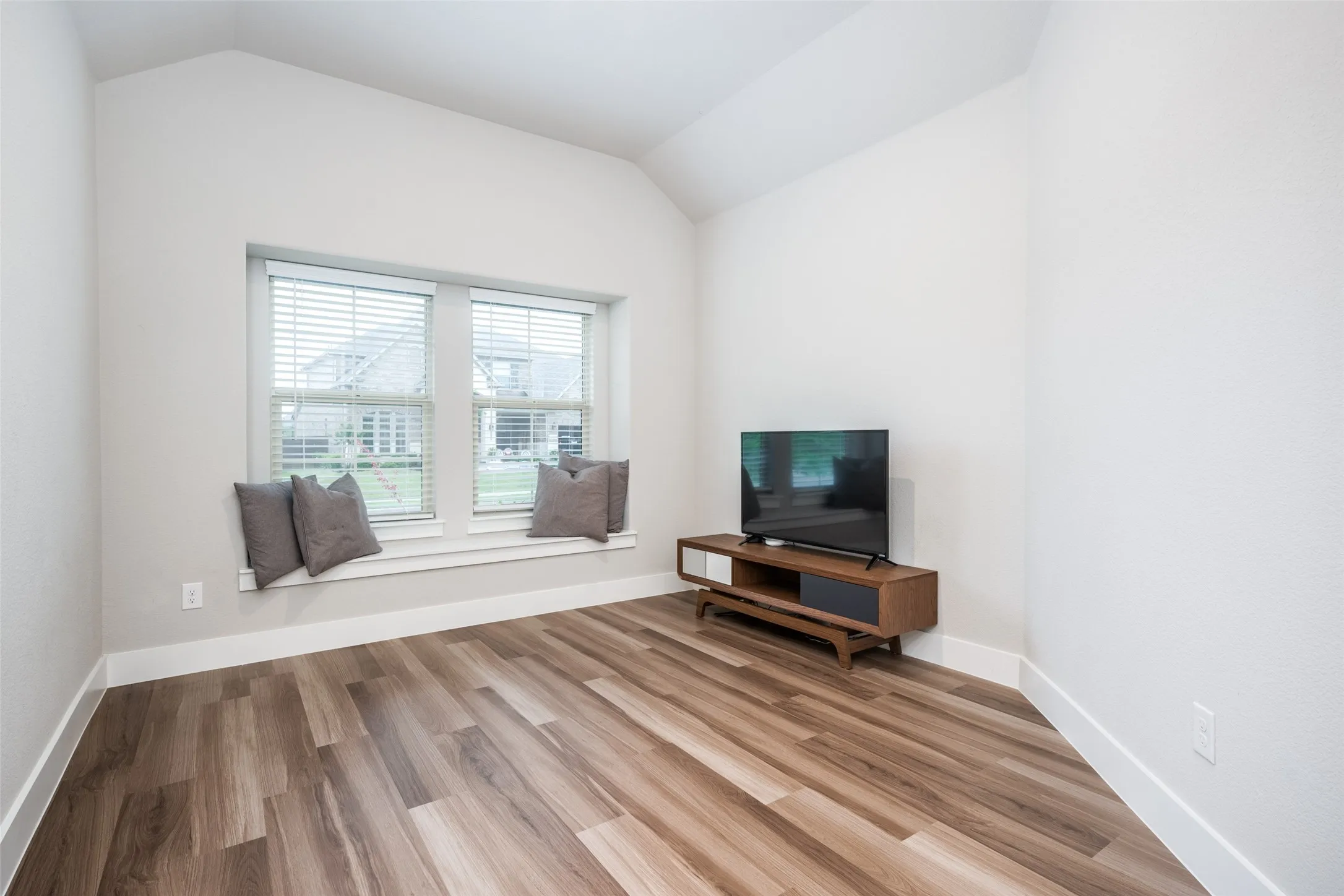 Your choice! Game room, TV room, extra living space, whatever you need it to be.