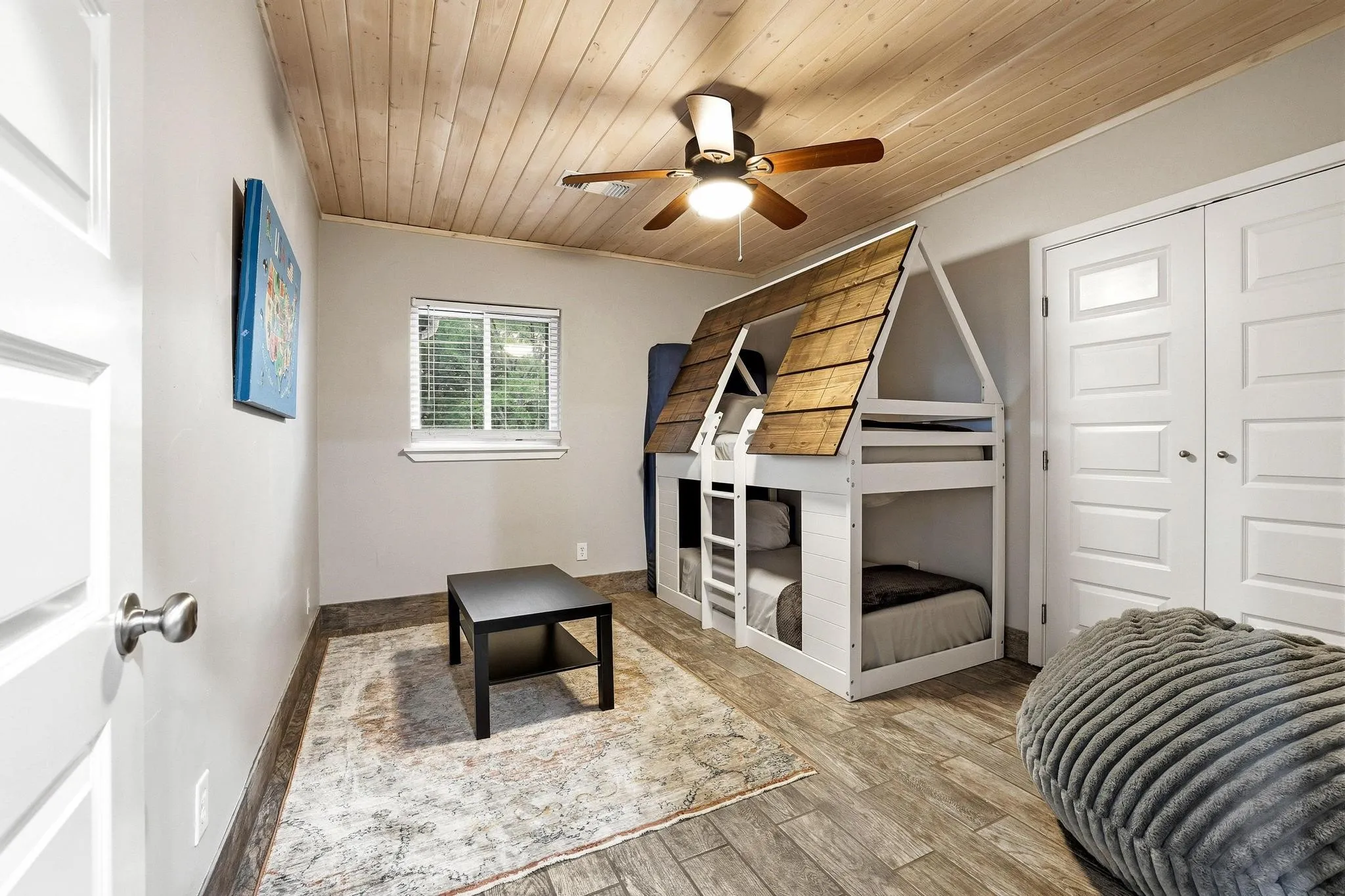 Single Family Residence For Sale in Grayson County , 109 Arkansas Street, Pottsboro, Texas 75076, 3 Bedrooms, 2 Bathrooms, 4 Garage spaces, 1,796 Sqft, built in 1968, Price $539,999, mls#21242429, Real Estate Agent in Pottsboro, Homes For Sale in Grayson county, Homes For Sale in Pottsboro, Realtor in Pottsboro Texas, Real Estate Brokerage Independent Realty Texas, Luminita Cordes Realtor