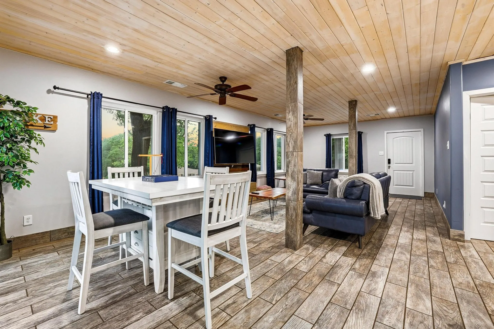 Single Family Residence For Sale in Grayson County , 109 Arkansas Street, Pottsboro, Texas 75076, 3 Bedrooms, 2 Bathrooms, 4 Garage spaces, 1,796 Sqft, built in 1968, Price $539,999, mls#21242429, Real Estate Agent in Pottsboro, Homes For Sale in Grayson county, Homes For Sale in Pottsboro, Realtor in Pottsboro Texas, Real Estate Brokerage Independent Realty Texas, Luminita Cordes Realtor