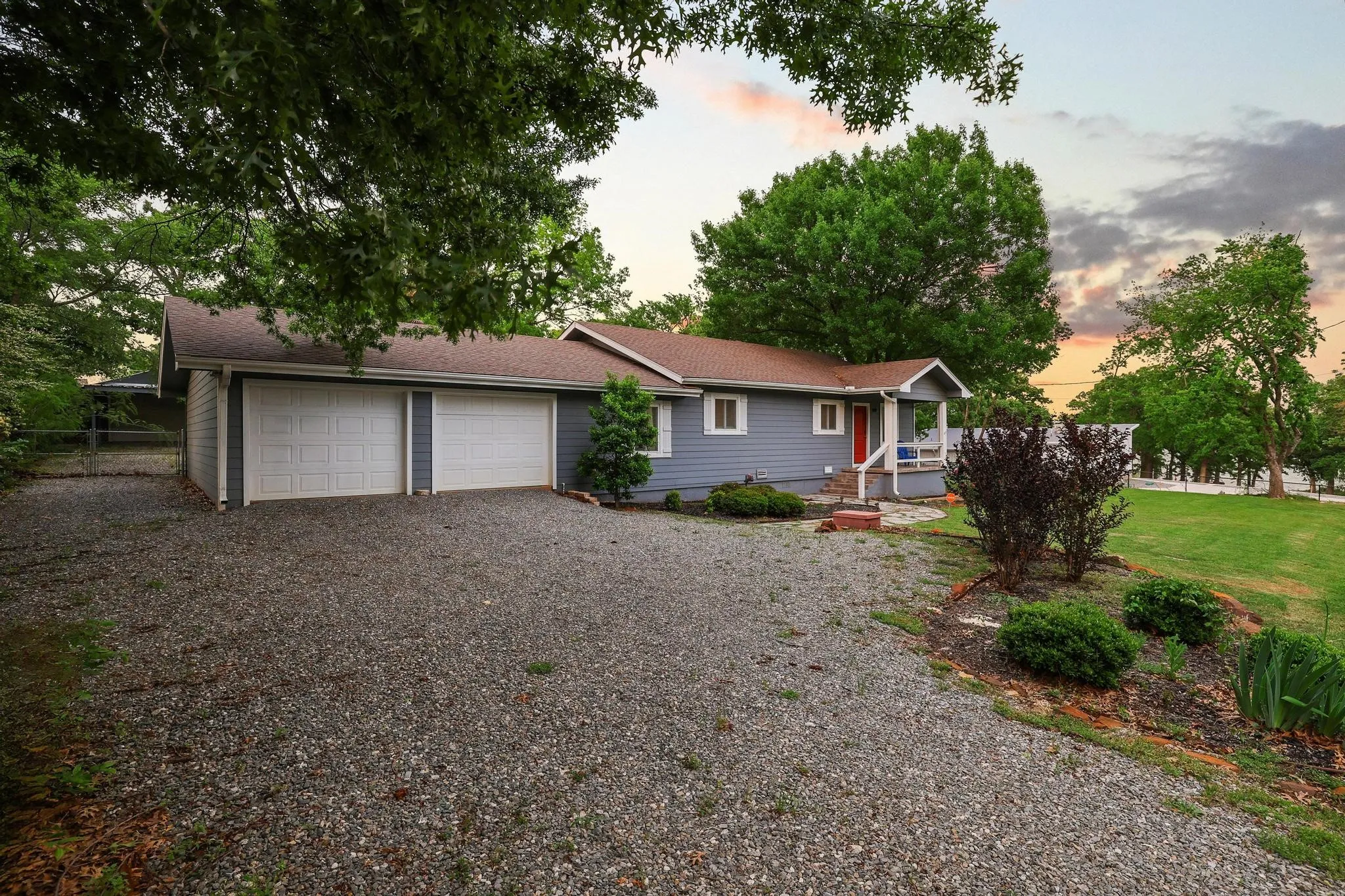Single Family Residence For Sale in Grayson County , 109 Arkansas Street, Pottsboro, Texas 75076, 3 Bedrooms, 2 Bathrooms, 4 Garage spaces, 1,796 Sqft, built in 1968, Price $539,999, mls#21242429, Real Estate Agent in Pottsboro, Homes For Sale in Grayson county, Homes For Sale in Pottsboro, Realtor in Pottsboro Texas, Real Estate Brokerage Independent Realty Texas, Luminita Cordes Realtor