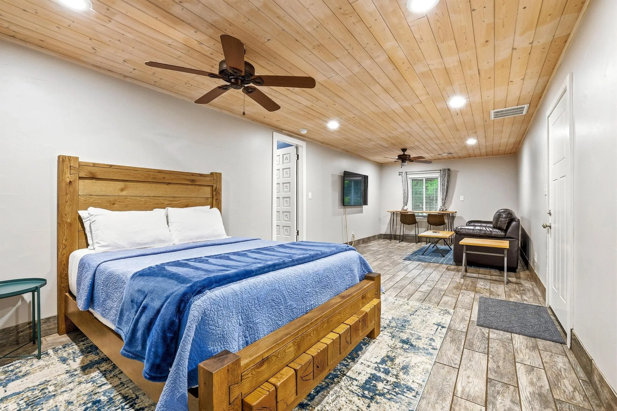 Single Family Residence For Sale in Grayson County , 109 Arkansas Street, Pottsboro, Texas 75076, 3 Bedrooms, 2 Bathrooms, 4 Garage spaces, 1,796 Sqft, built in 1968, Price $539,999, mls#21242429, Real Estate Agent in Pottsboro, Homes For Sale in Grayson county, Homes For Sale in Pottsboro, Realtor in Pottsboro Texas, Real Estate Brokerage Independent Realty Texas, Luminita Cordes Realtor