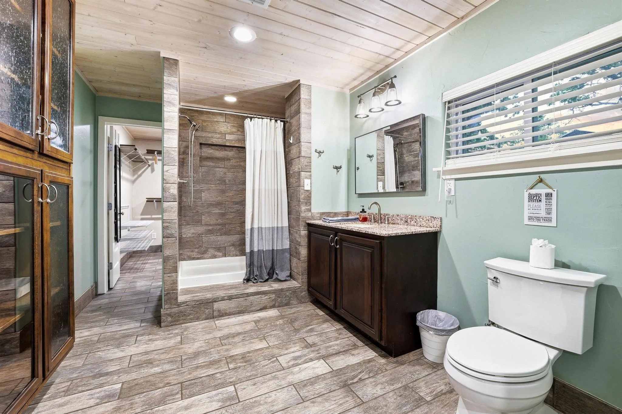 Single Family Residence For Sale in Grayson County , 109 Arkansas Street, Pottsboro, Texas 75076, 3 Bedrooms, 2 Bathrooms, 4 Garage spaces, 1,796 Sqft, built in 1968, Price $539,999, mls#21242429, Real Estate Agent in Pottsboro, Homes For Sale in Grayson county, Homes For Sale in Pottsboro, Realtor in Pottsboro Texas, Real Estate Brokerage Independent Realty Texas, Luminita Cordes Realtor