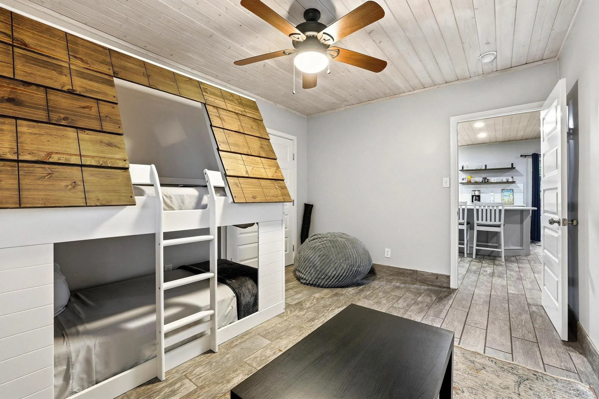 Single Family Residence For Sale in Grayson County , 109 Arkansas Street, Pottsboro, Texas 75076, 3 Bedrooms, 2 Bathrooms, 4 Garage spaces, 1,796 Sqft, built in 1968, Price $539,999, mls#21242429, Real Estate Agent in Pottsboro, Homes For Sale in Grayson county, Homes For Sale in Pottsboro, Realtor in Pottsboro Texas, Real Estate Brokerage Independent Realty Texas, Luminita Cordes Realtor