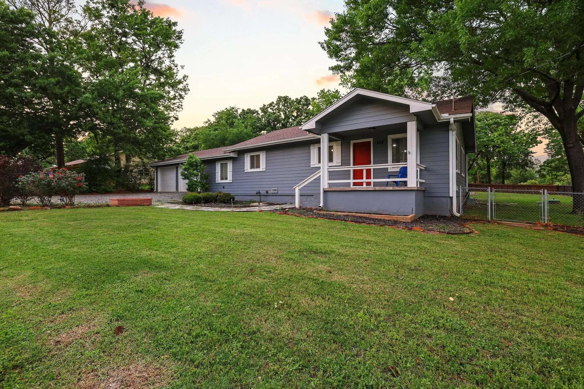 Single Family Residence For Sale in Grayson County , 109 Arkansas Street, Pottsboro, Texas 75076, 3 Bedrooms, 2 Bathrooms, 4 Garage spaces, 1,796 Sqft, built in 1968, Price $539,999, mls#21242429, Real Estate Agent in Pottsboro, Homes For Sale in Grayson county, Homes For Sale in Pottsboro, Realtor in Pottsboro Texas, Real Estate Brokerage Independent Realty Texas, Luminita Cordes Realtor