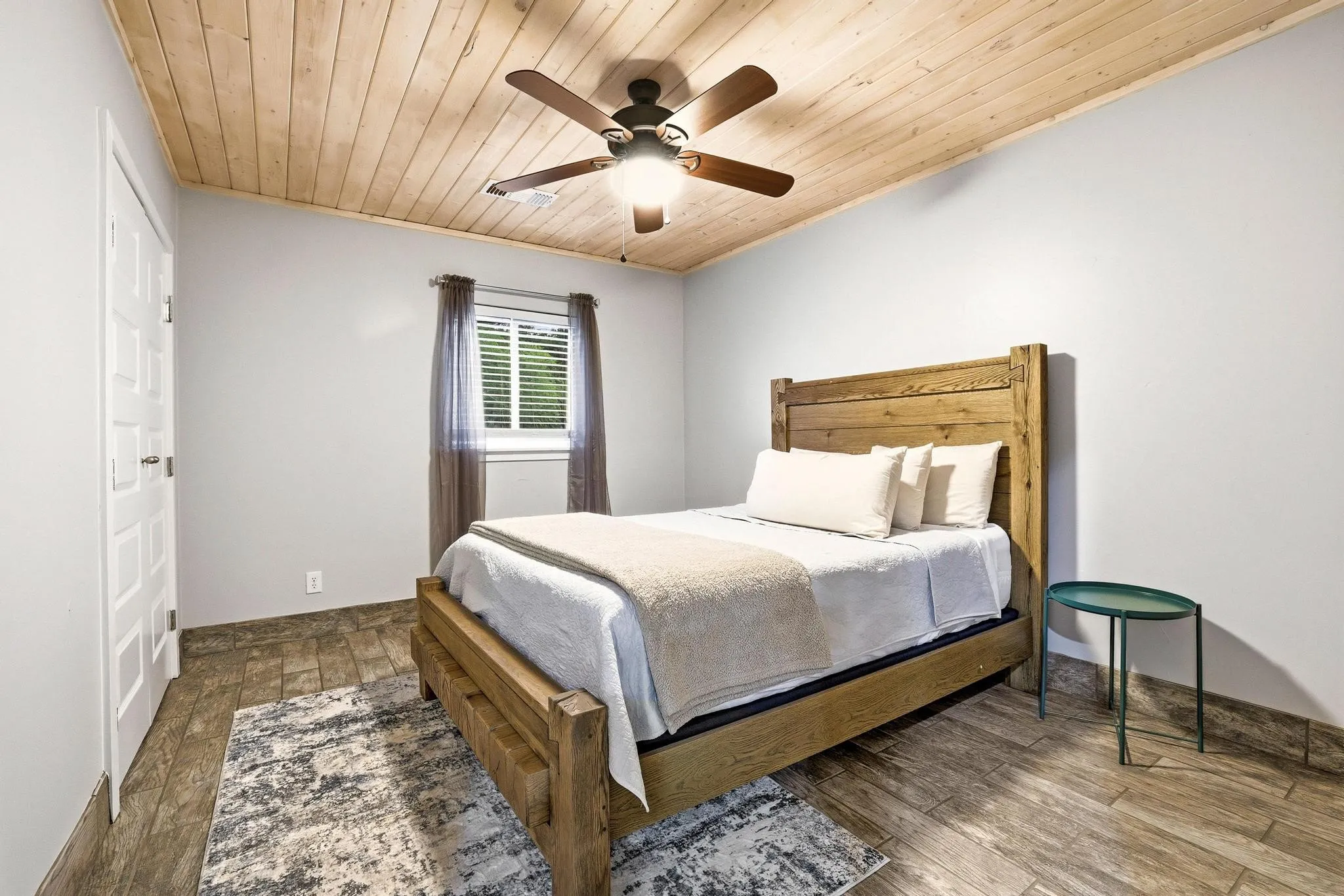 Single Family Residence For Sale in Grayson County , 109 Arkansas Street, Pottsboro, Texas 75076, 3 Bedrooms, 2 Bathrooms, 4 Garage spaces, 1,796 Sqft, built in 1968, Price $539,999, mls#21242429, Real Estate Agent in Pottsboro, Homes For Sale in Grayson county, Homes For Sale in Pottsboro, Realtor in Pottsboro Texas, Real Estate Brokerage Independent Realty Texas, Luminita Cordes Realtor