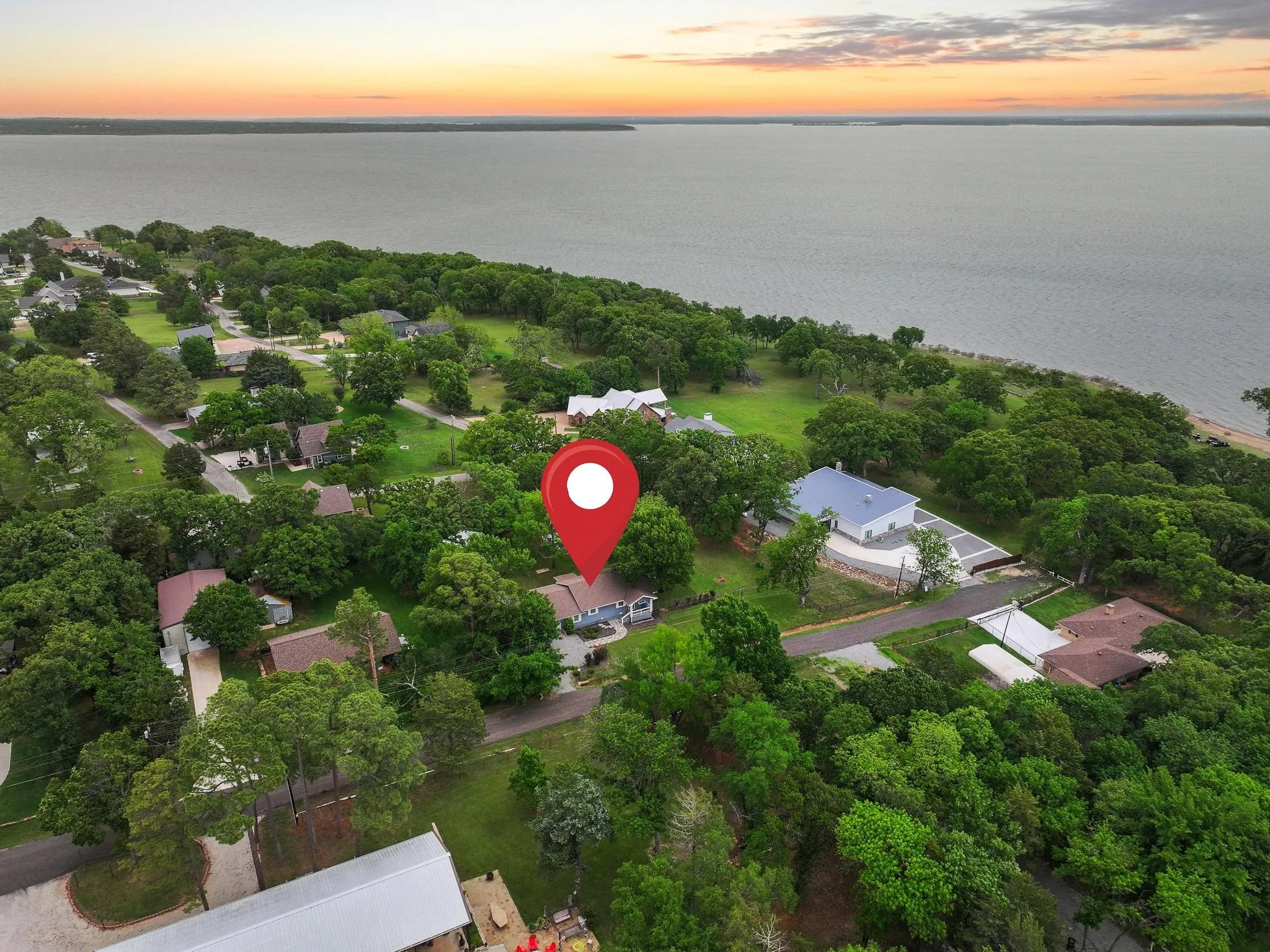 Single Family Residence For Sale in Grayson County , 109 Arkansas Street, Pottsboro, Texas 75076, 3 Bedrooms, 2 Bathrooms, 4 Garage spaces, 1,796 Sqft, built in 1968, Price $539,999, mls#21242429, Real Estate Agent in Pottsboro, Homes For Sale in Grayson county, Homes For Sale in Pottsboro, Realtor in Pottsboro Texas, Real Estate Brokerage Independent Realty Texas, Luminita Cordes Realtor