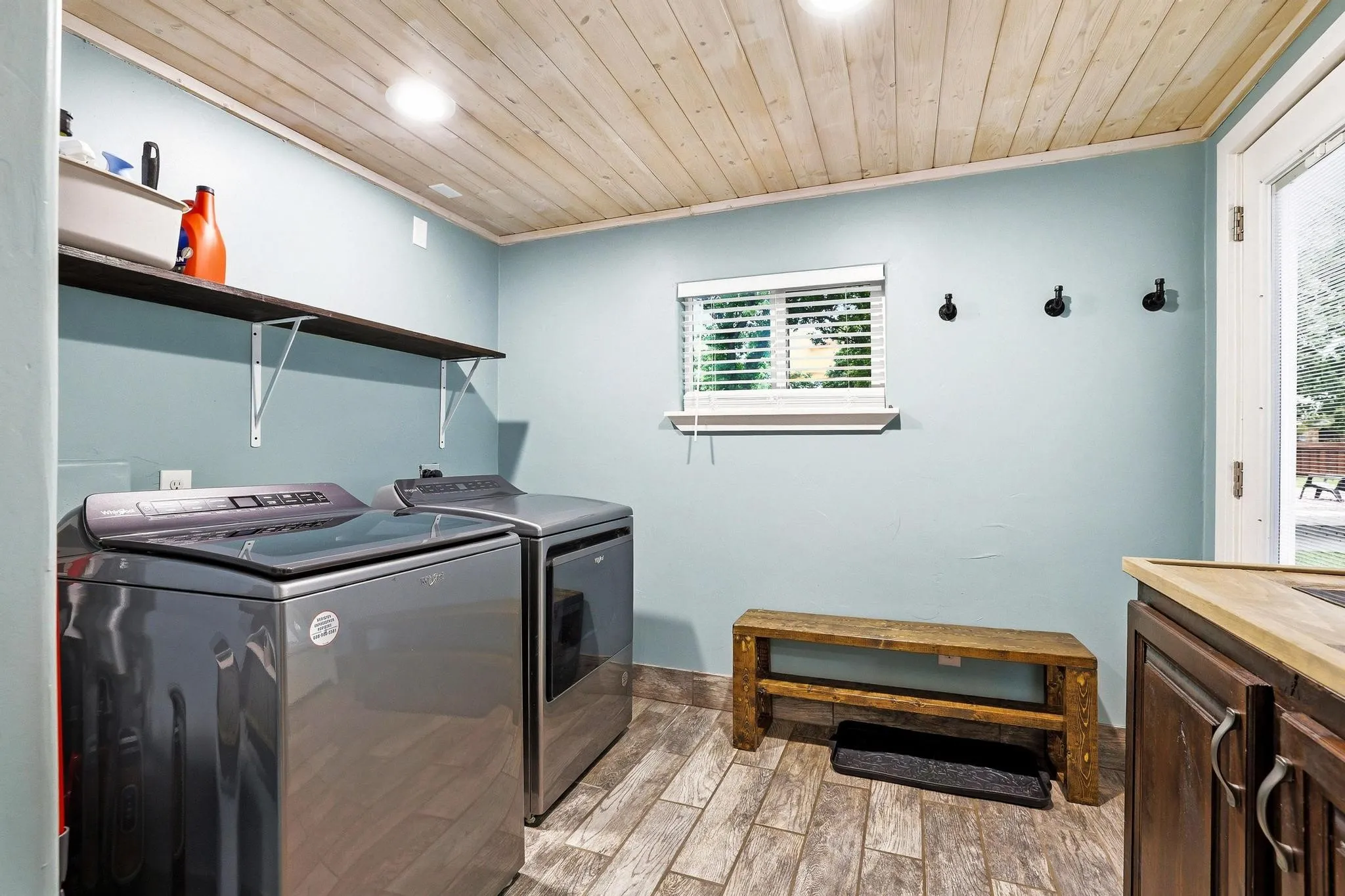 Single Family Residence For Sale in Grayson County , 109 Arkansas Street, Pottsboro, Texas 75076, 3 Bedrooms, 2 Bathrooms, 4 Garage spaces, 1,796 Sqft, built in 1968, Price $539,999, mls#21242429, Real Estate Agent in Pottsboro, Homes For Sale in Grayson county, Homes For Sale in Pottsboro, Realtor in Pottsboro Texas, Real Estate Brokerage Independent Realty Texas, Luminita Cordes Realtor