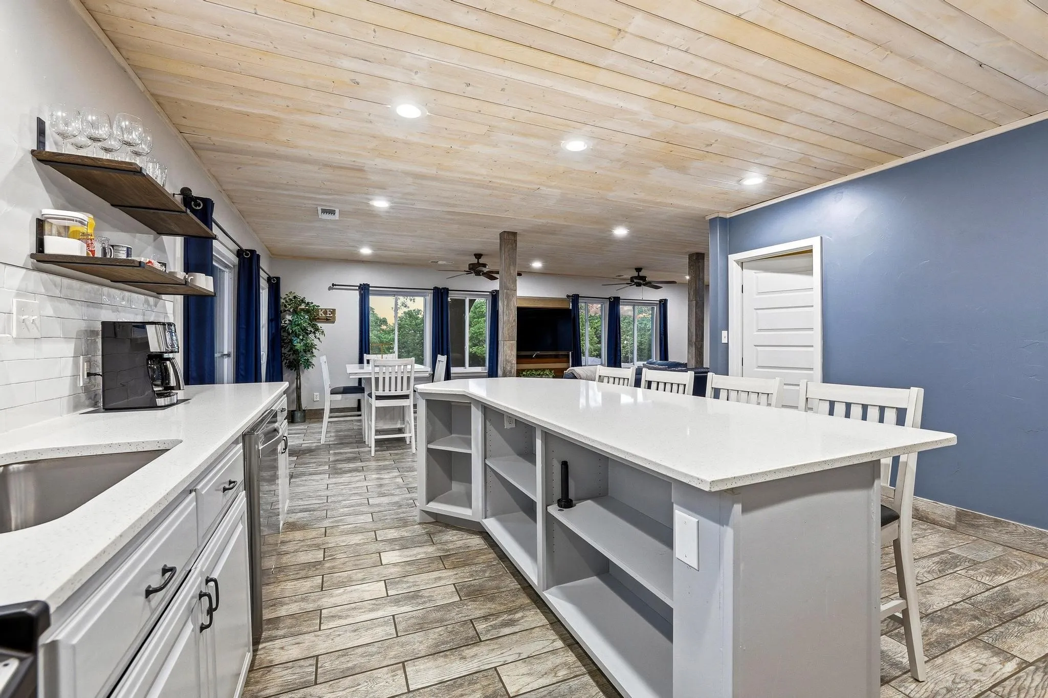 Single Family Residence For Sale in Grayson County , 109 Arkansas Street, Pottsboro, Texas 75076, 3 Bedrooms, 2 Bathrooms, 4 Garage spaces, 1,796 Sqft, built in 1968, Price $539,999, mls#21242429, Real Estate Agent in Pottsboro, Homes For Sale in Grayson county, Homes For Sale in Pottsboro, Realtor in Pottsboro Texas, Real Estate Brokerage Independent Realty Texas, Luminita Cordes Realtor