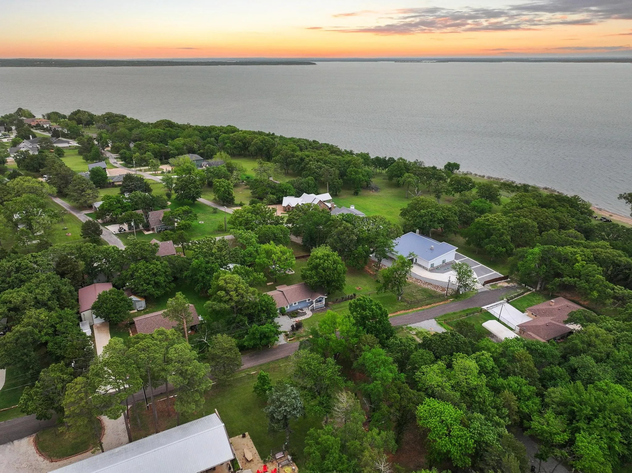 Single Family Residence For Sale in Grayson County , 109 Arkansas Street, Pottsboro, Texas 75076, 3 Bedrooms, 2 Bathrooms, 4 Garage spaces, 1,796 Sqft, built in 1968, Price $539,999, mls#21242429, Real Estate Agent in Pottsboro, Homes For Sale in Grayson county, Homes For Sale in Pottsboro, Realtor in Pottsboro Texas, Real Estate Brokerage Independent Realty Texas, Luminita Cordes Realtor