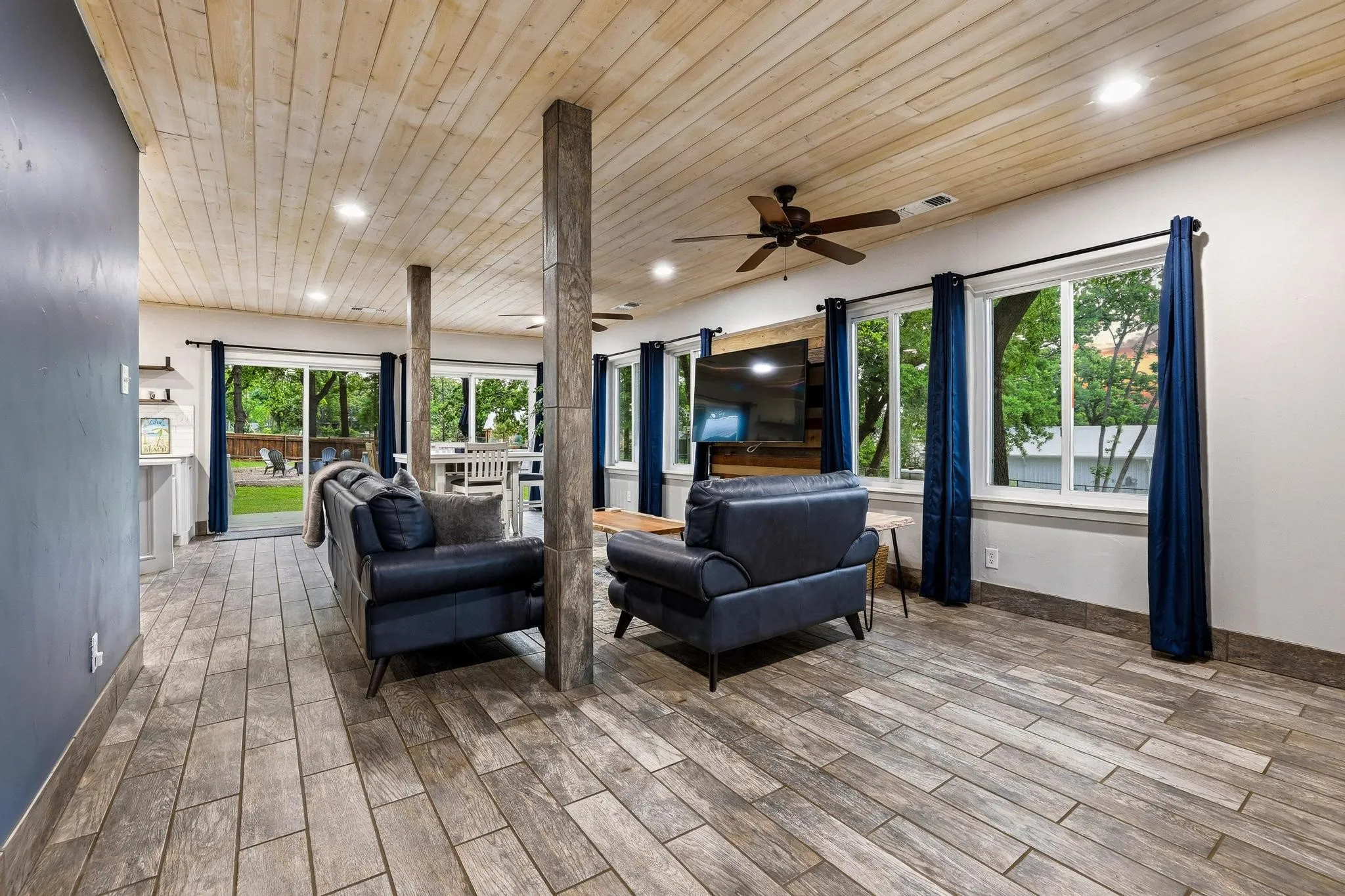 Single Family Residence For Sale in Grayson County , 109 Arkansas Street, Pottsboro, Texas 75076, 3 Bedrooms, 2 Bathrooms, 4 Garage spaces, 1,796 Sqft, built in 1968, Price $539,999, mls#21242429, Real Estate Agent in Pottsboro, Homes For Sale in Grayson county, Homes For Sale in Pottsboro, Realtor in Pottsboro Texas, Real Estate Brokerage Independent Realty Texas, Luminita Cordes Realtor