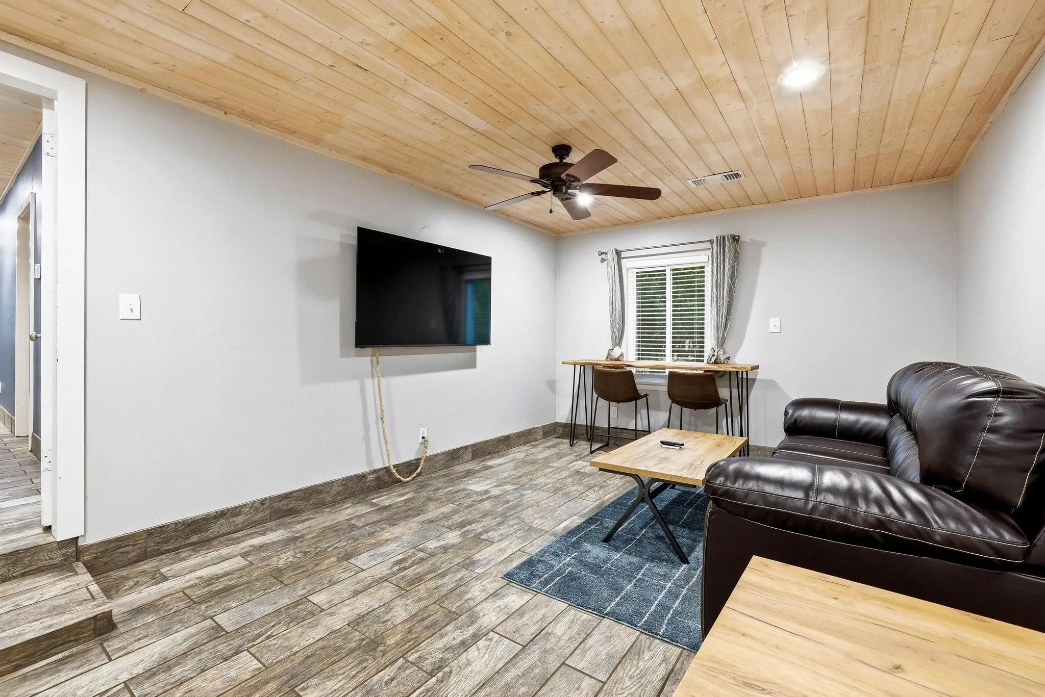 Single Family Residence For Sale in Grayson County , 109 Arkansas Street, Pottsboro, Texas 75076, 3 Bedrooms, 2 Bathrooms, 4 Garage spaces, 1,796 Sqft, built in 1968, Price $539,999, mls#21242429, Real Estate Agent in Pottsboro, Homes For Sale in Grayson county, Homes For Sale in Pottsboro, Realtor in Pottsboro Texas, Real Estate Brokerage Independent Realty Texas, Luminita Cordes Realtor