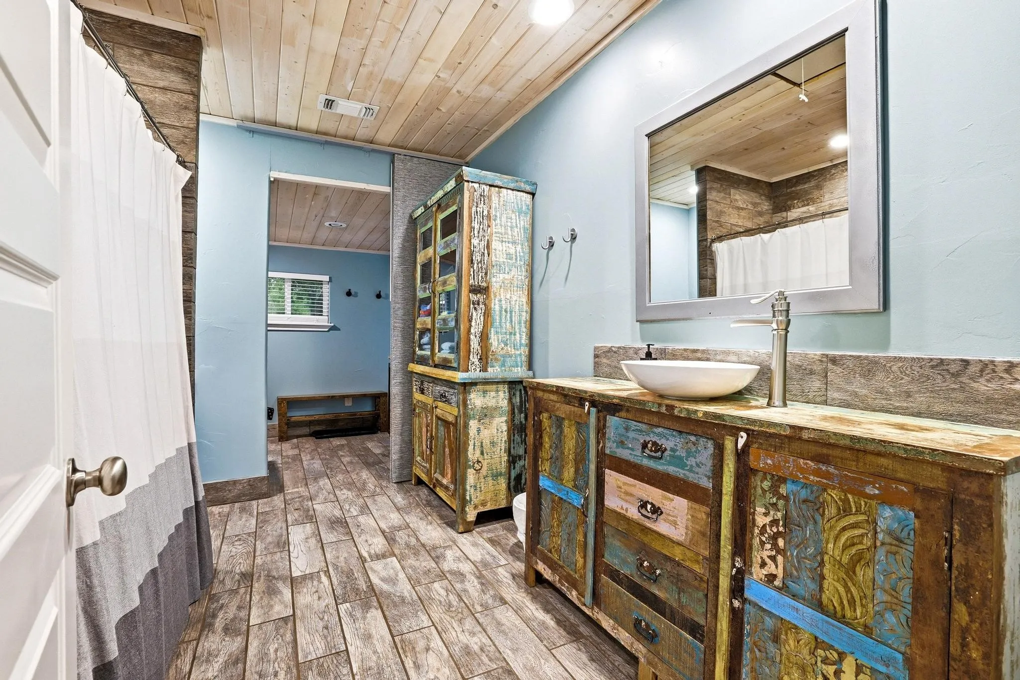 Single Family Residence For Sale in Grayson County , 109 Arkansas Street, Pottsboro, Texas 75076, 3 Bedrooms, 2 Bathrooms, 4 Garage spaces, 1,796 Sqft, built in 1968, Price $539,999, mls#21242429, Real Estate Agent in Pottsboro, Homes For Sale in Grayson county, Homes For Sale in Pottsboro, Realtor in Pottsboro Texas, Real Estate Brokerage Independent Realty Texas, Luminita Cordes Realtor