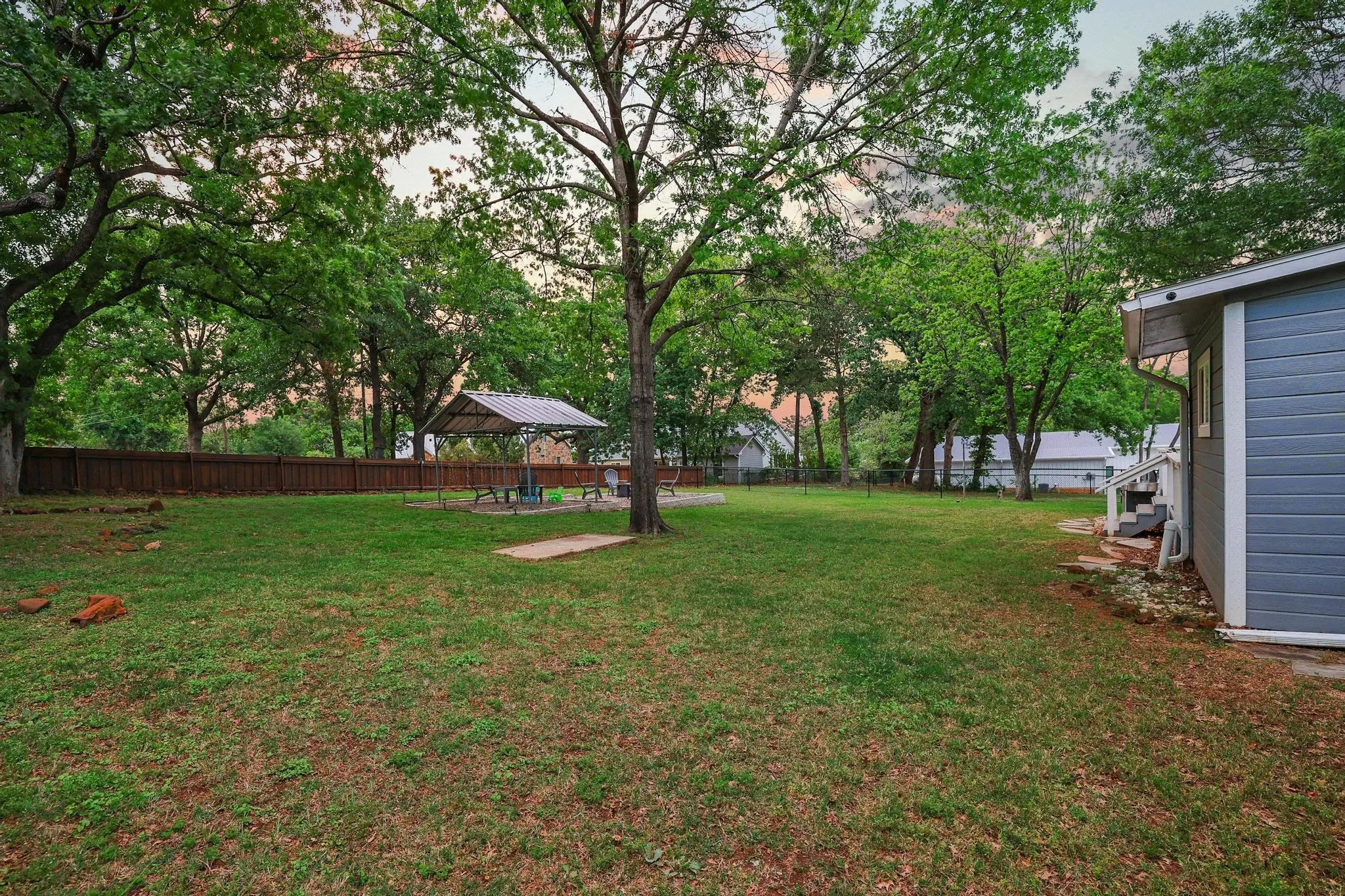 Single Family Residence For Sale in Grayson County , 109 Arkansas Street, Pottsboro, Texas 75076, 3 Bedrooms, 2 Bathrooms, 4 Garage spaces, 1,796 Sqft, built in 1968, Price $539,999, mls#21242429, Real Estate Agent in Pottsboro, Homes For Sale in Grayson county, Homes For Sale in Pottsboro, Realtor in Pottsboro Texas, Real Estate Brokerage Independent Realty Texas, Luminita Cordes Realtor